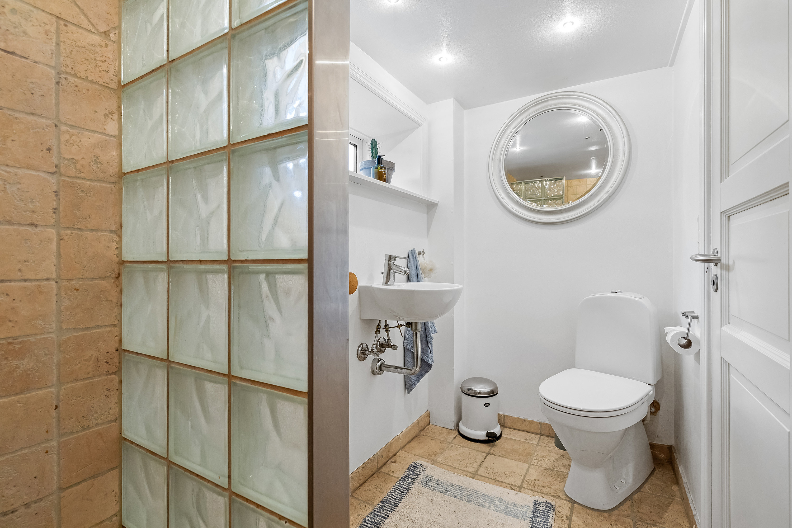 Fremhævet badeværelse billede i fuldskærmstilstand. Billede af Nellerupgårds Alle 3, 3250 Gilleleje