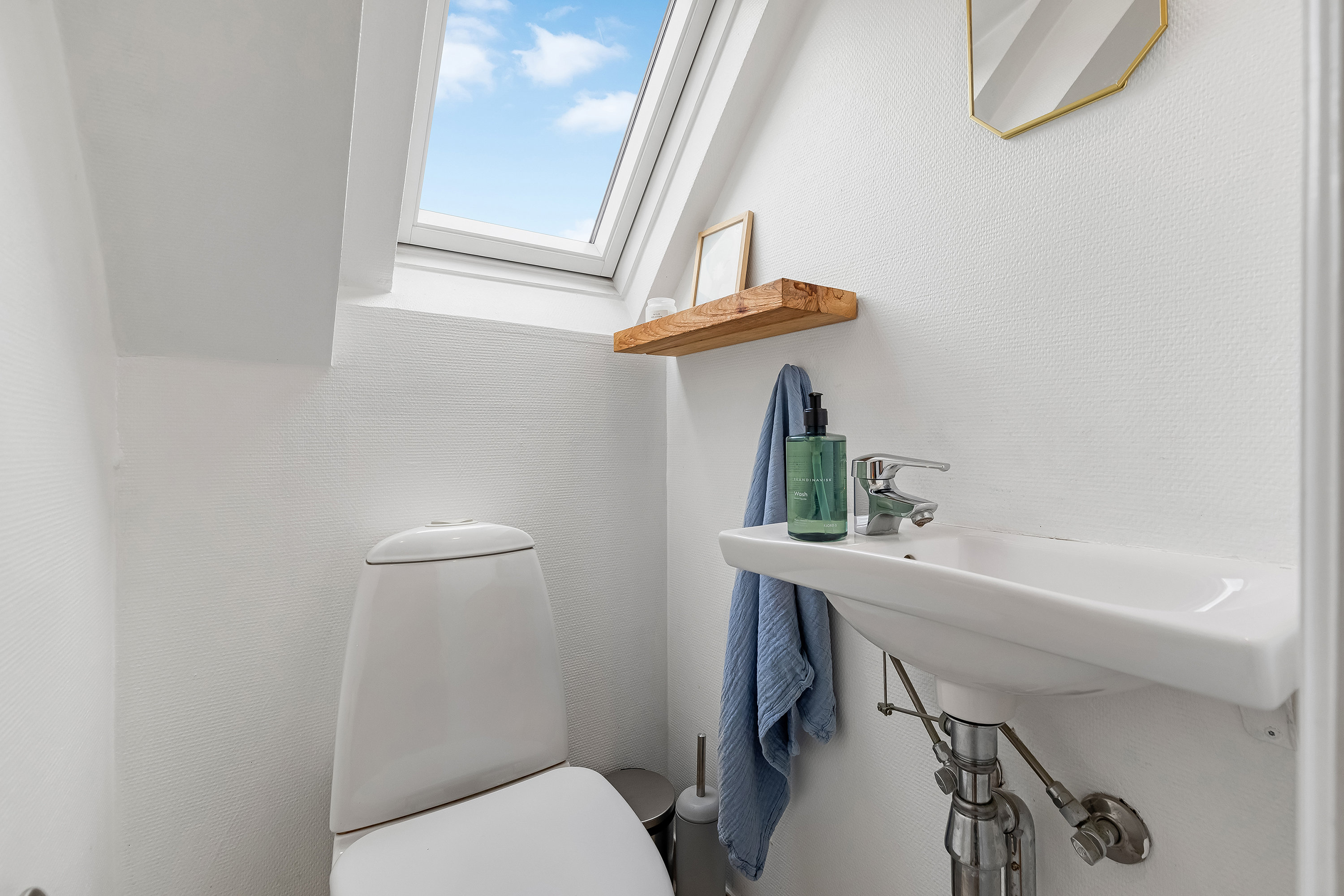 Fremhævet toilet billede i fuldskærmstilstand. Billede af Nellerupgårds Alle 3, 3250 Gilleleje