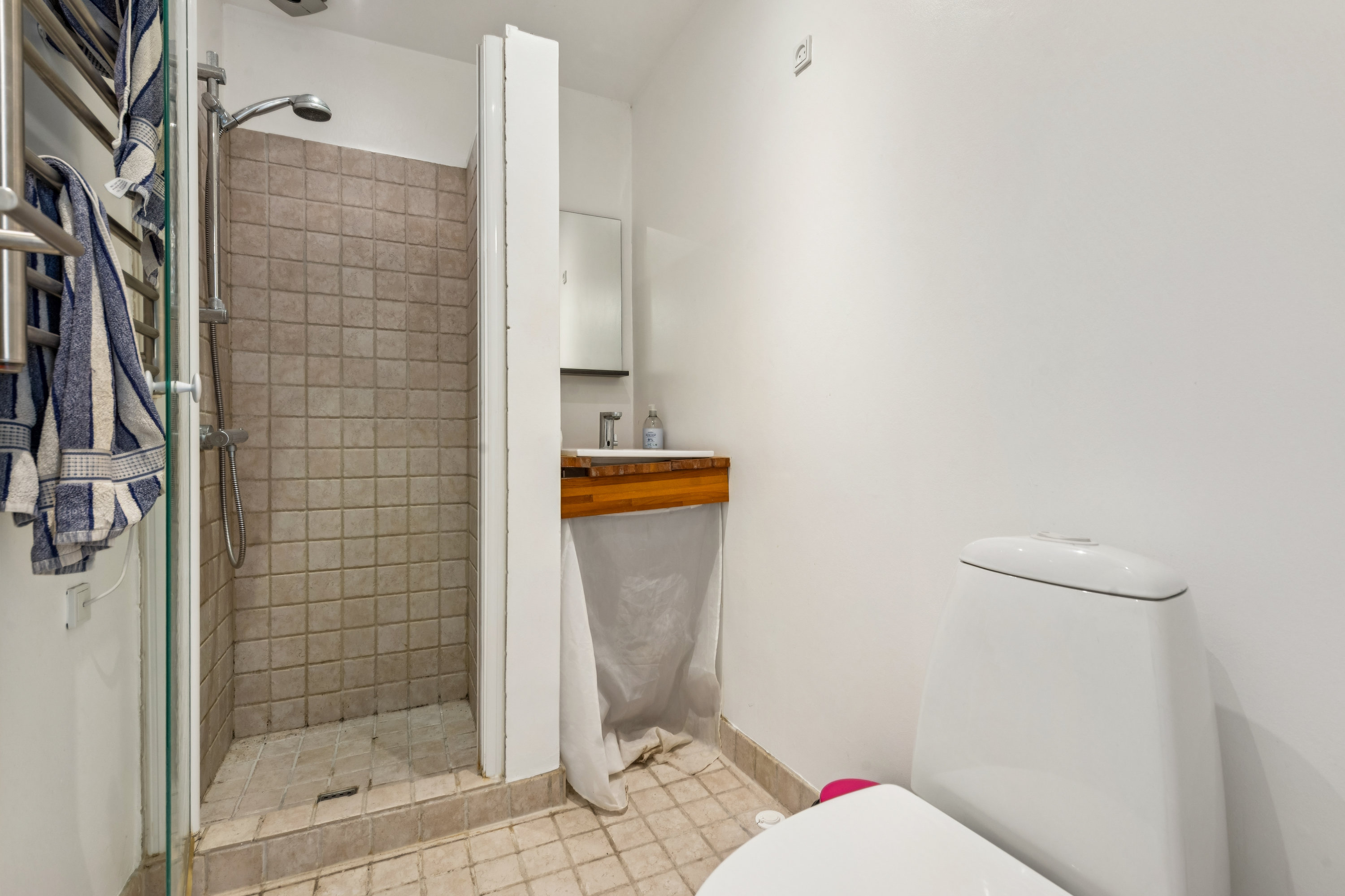 Fremhævet badeværelse billede i fuldskærmstilstand. Billede af Brøndby Allé 14B, 2660 Brøndby Strand