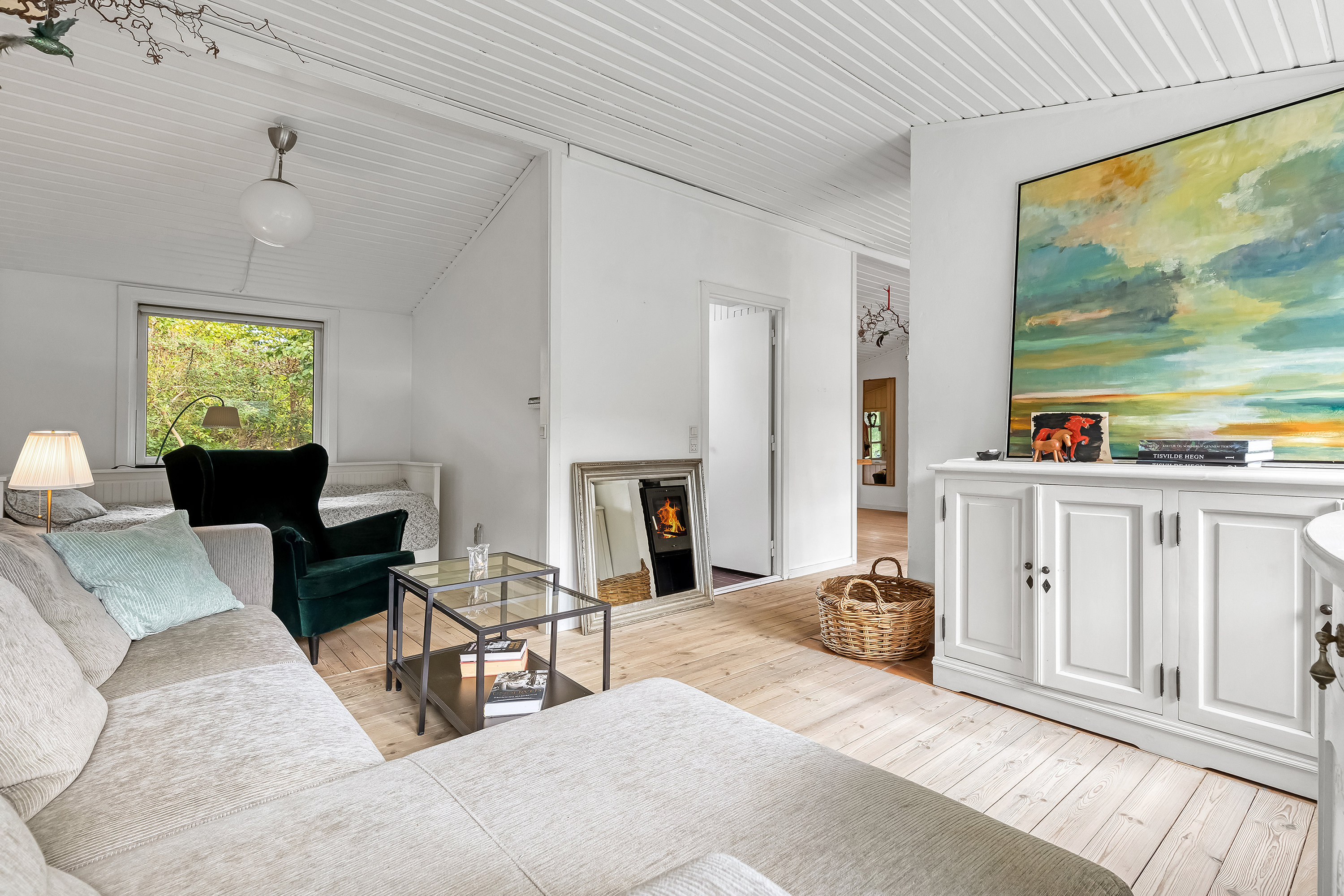 Fremhævet stue billede i fuldskærmstilstand. Billede af Åkirkesvej 2, 3220 Tisvildeleje