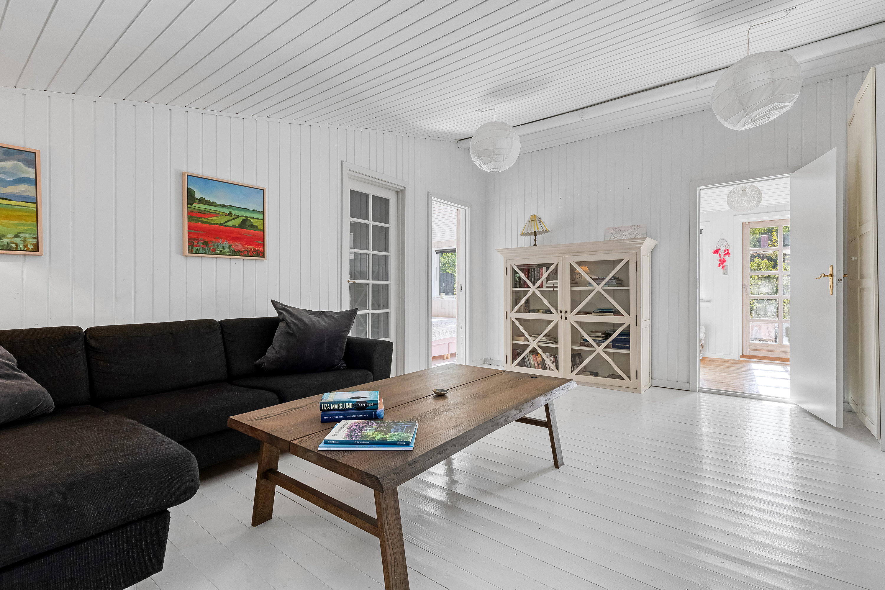 Fremhævet stue billede i fuldskærmstilstand. Billede af Åkirkesvej 2, 3220 Tisvildeleje