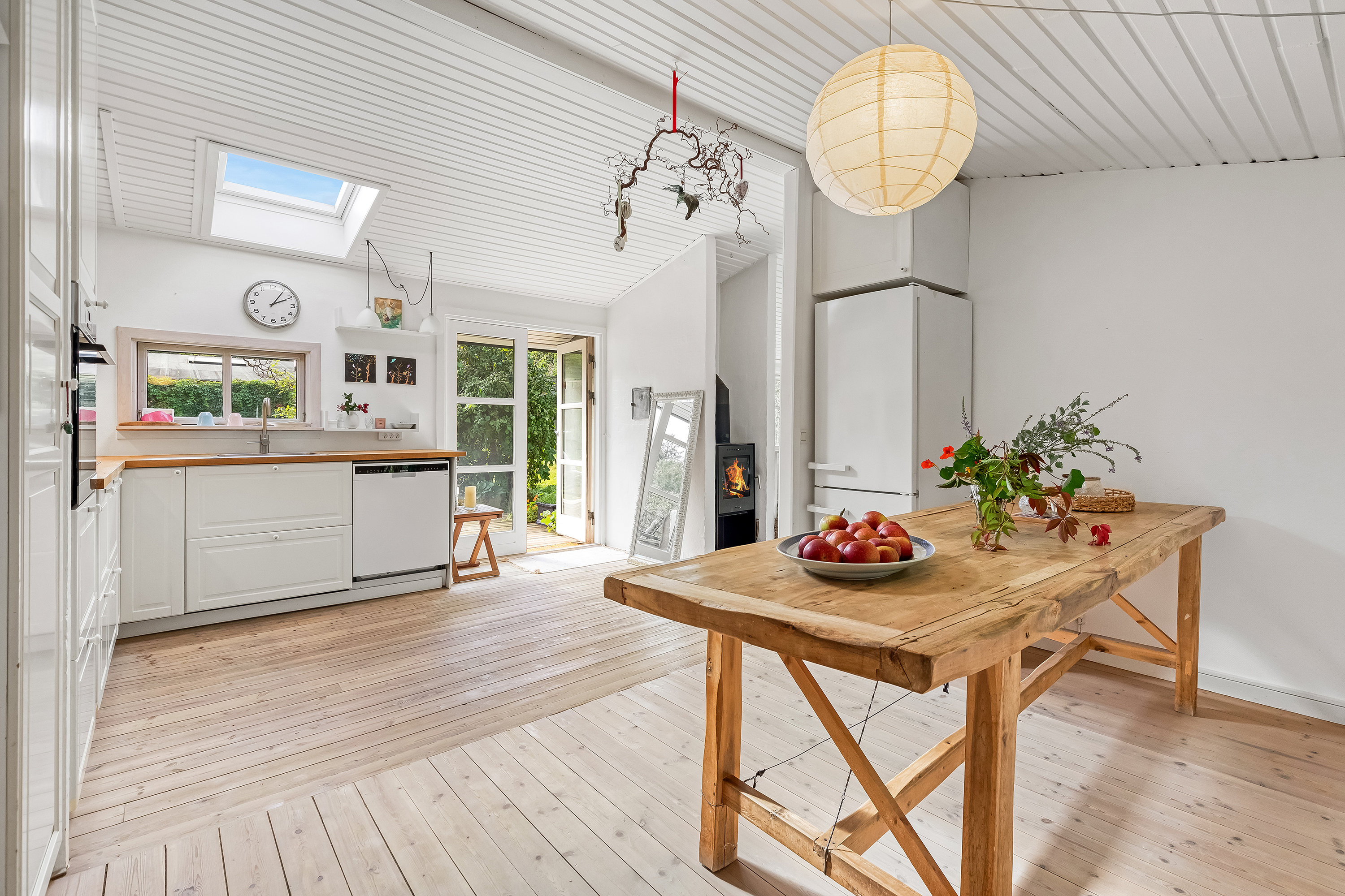 Fremhævet køkken alrum billede i fuldskærmstilstand. Billede af Åkirkesvej 2, 3220 Tisvildeleje