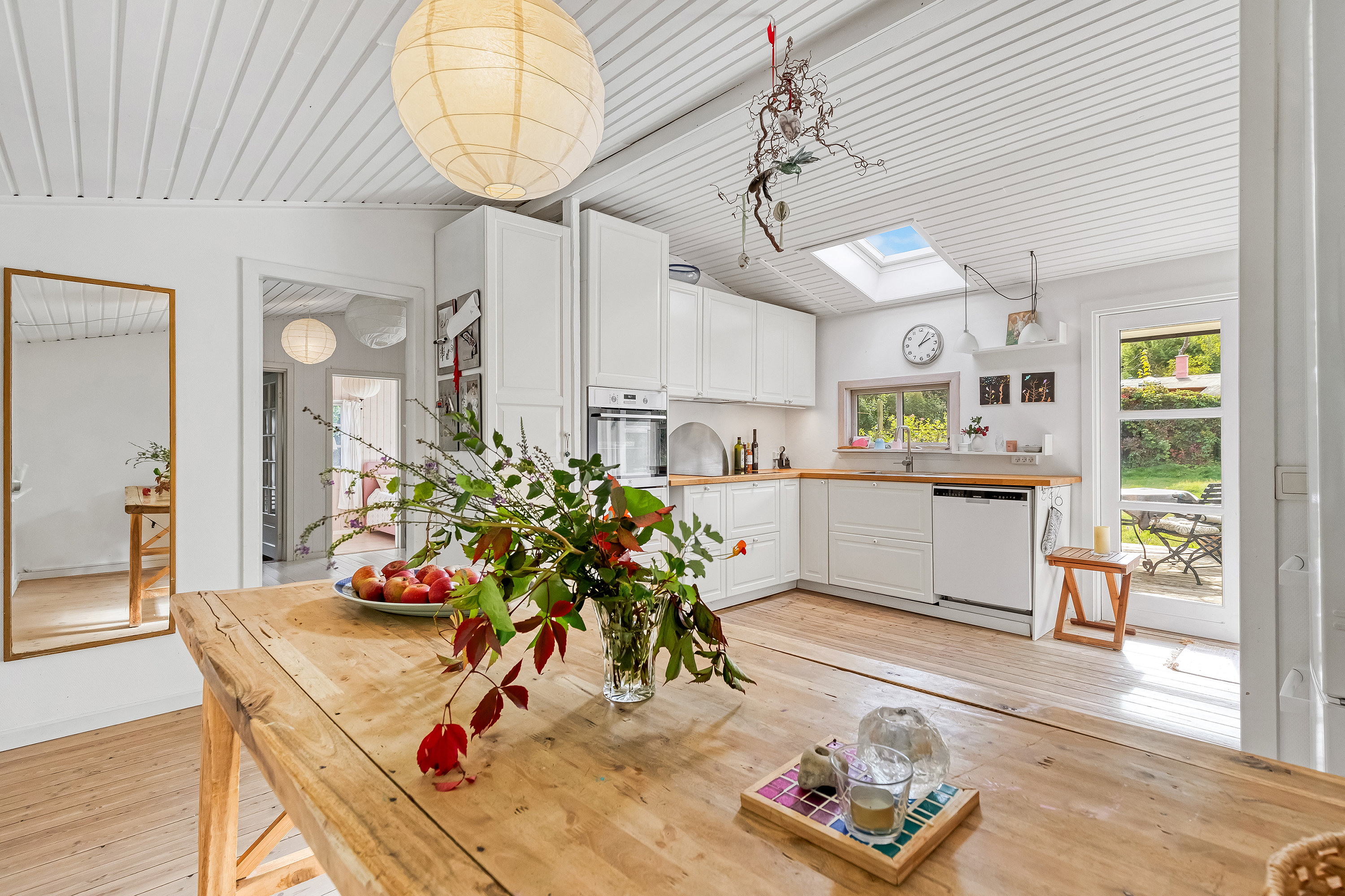 Miniaturebillede 2: køkken alrum. Billede af Åkirkesvej 2, 3220 Tisvildeleje