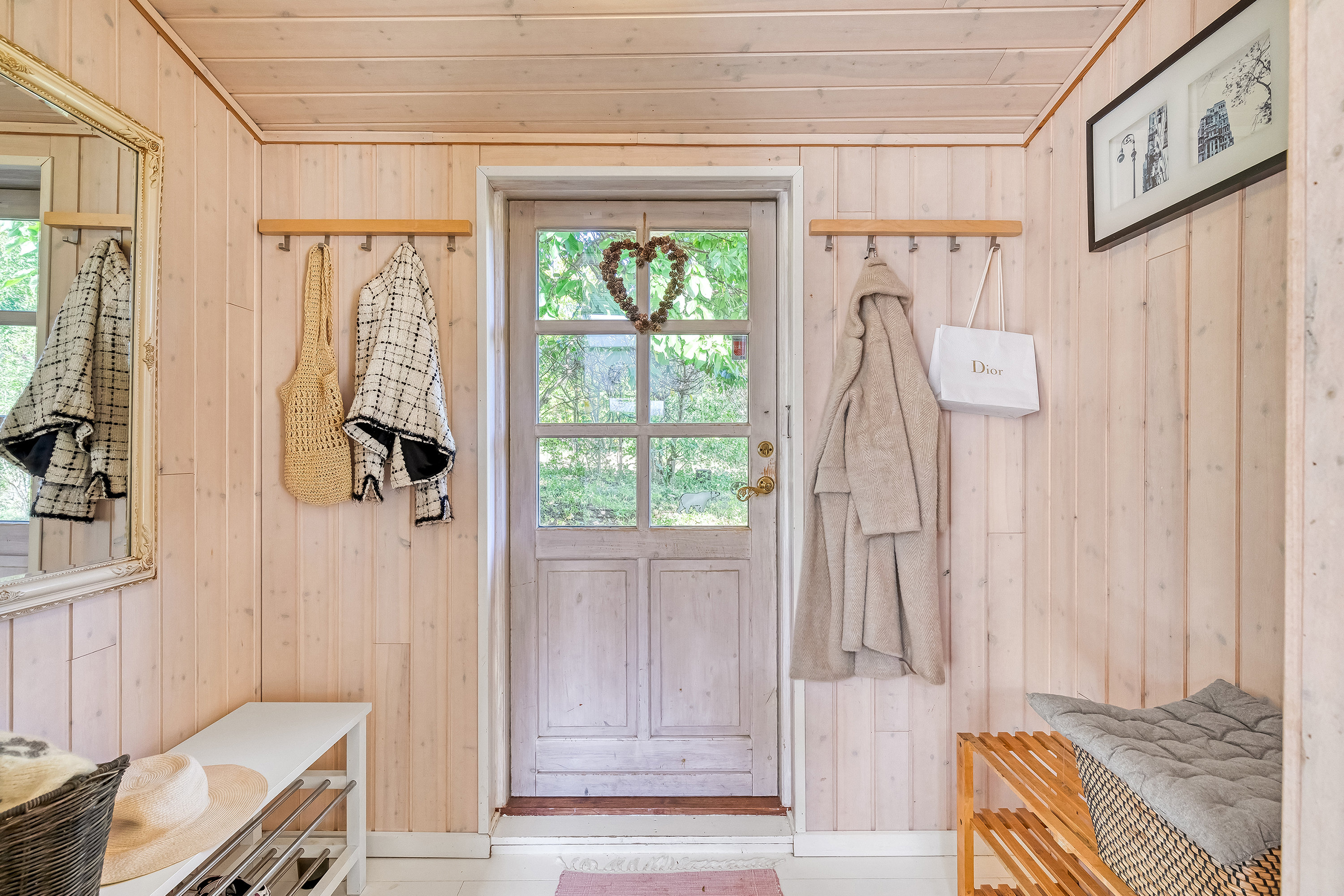 Fremhævet entré billede i fuldskærmstilstand. Billede af Åkirkesvej 2, 3220 Tisvildeleje