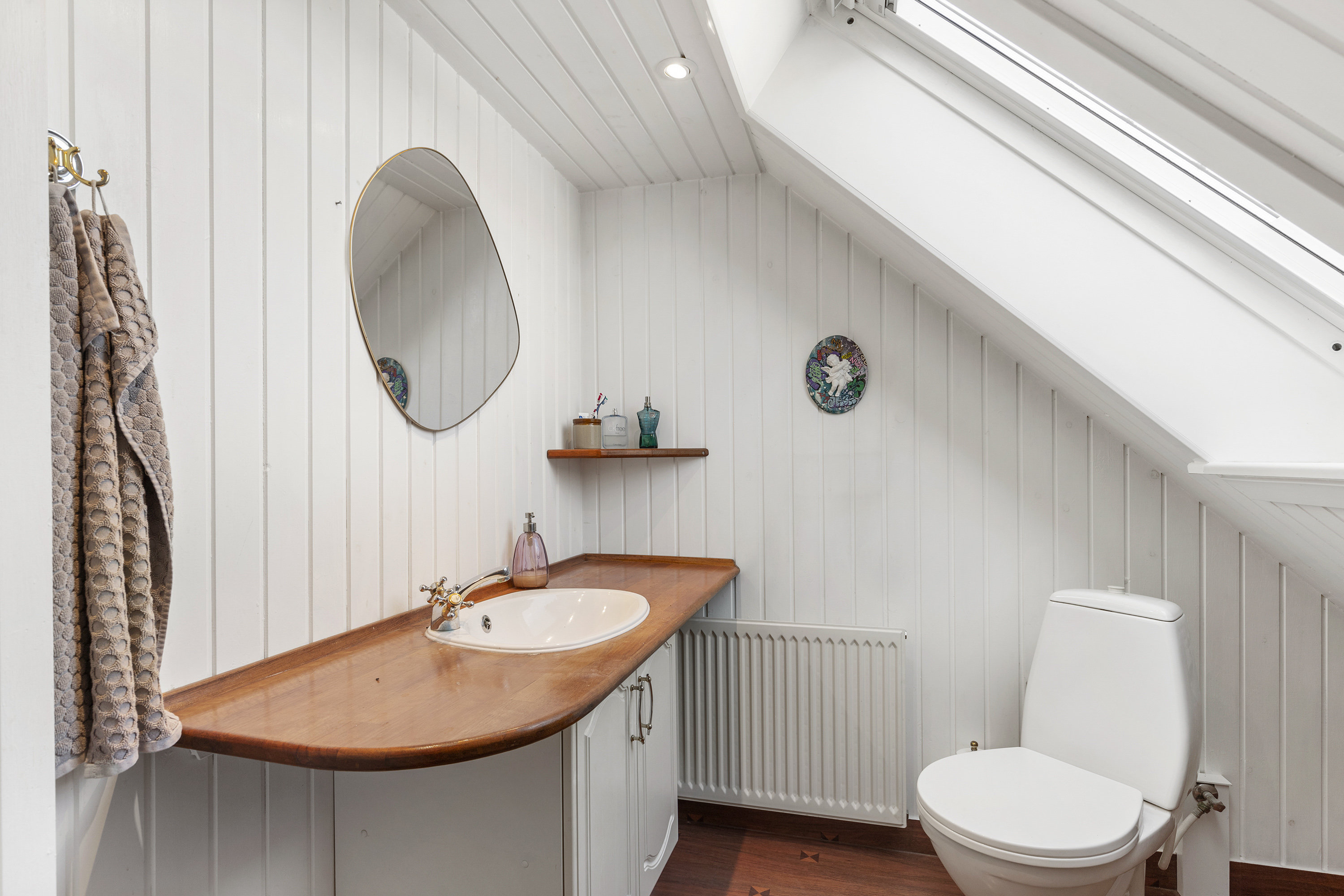 Fremhævet toilet billede i fuldskærmstilstand. Billede af Enghavevej 9, 9760 Vrå