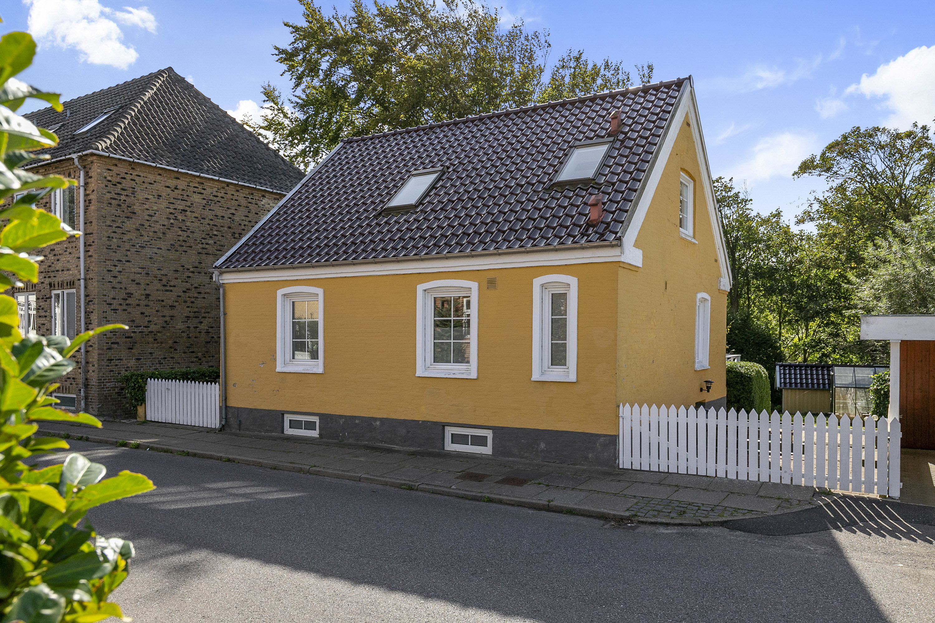 Fremhævet facade billede i fuldskærmstilstand. Billede af Enghavevej 9, 9760 Vrå