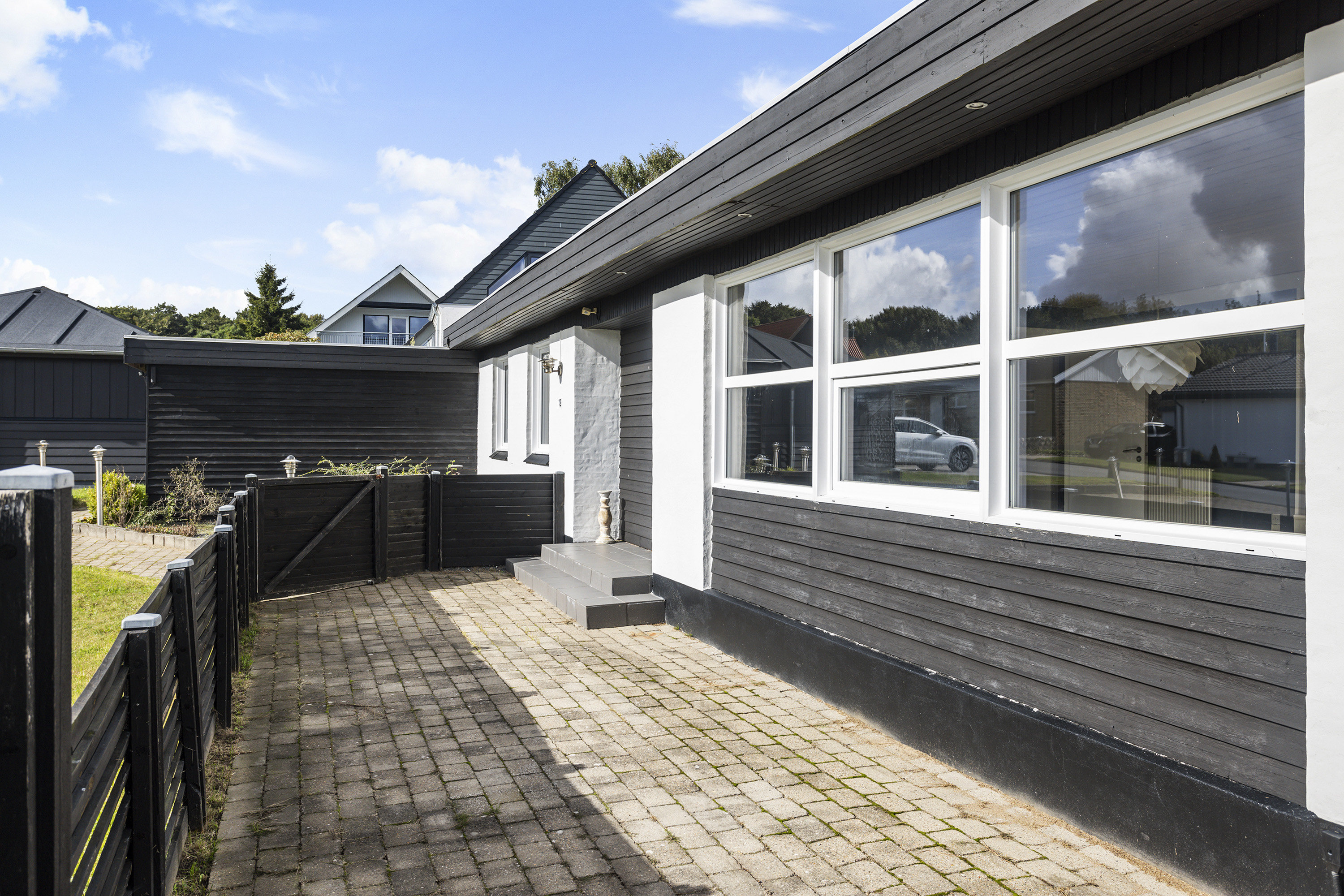 Fremhævet terrasse billede i fuldskærmstilstand. Billede af Nøddevænget 12, Haldbjerg, 9900 Frederikshavn