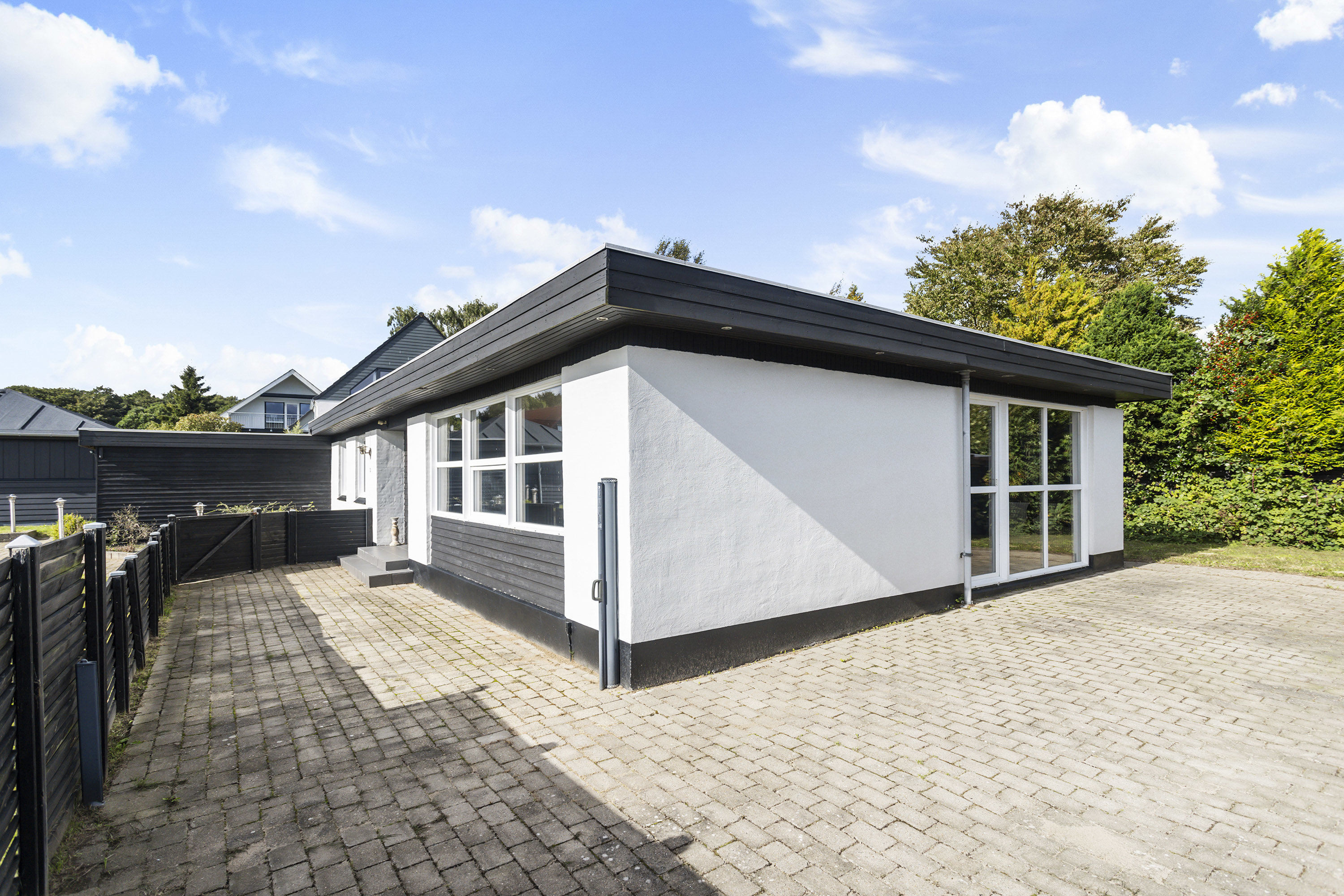 Fremhævet terrasse billede i fuldskærmstilstand. Billede af Nøddevænget 12, Haldbjerg, 9900 Frederikshavn