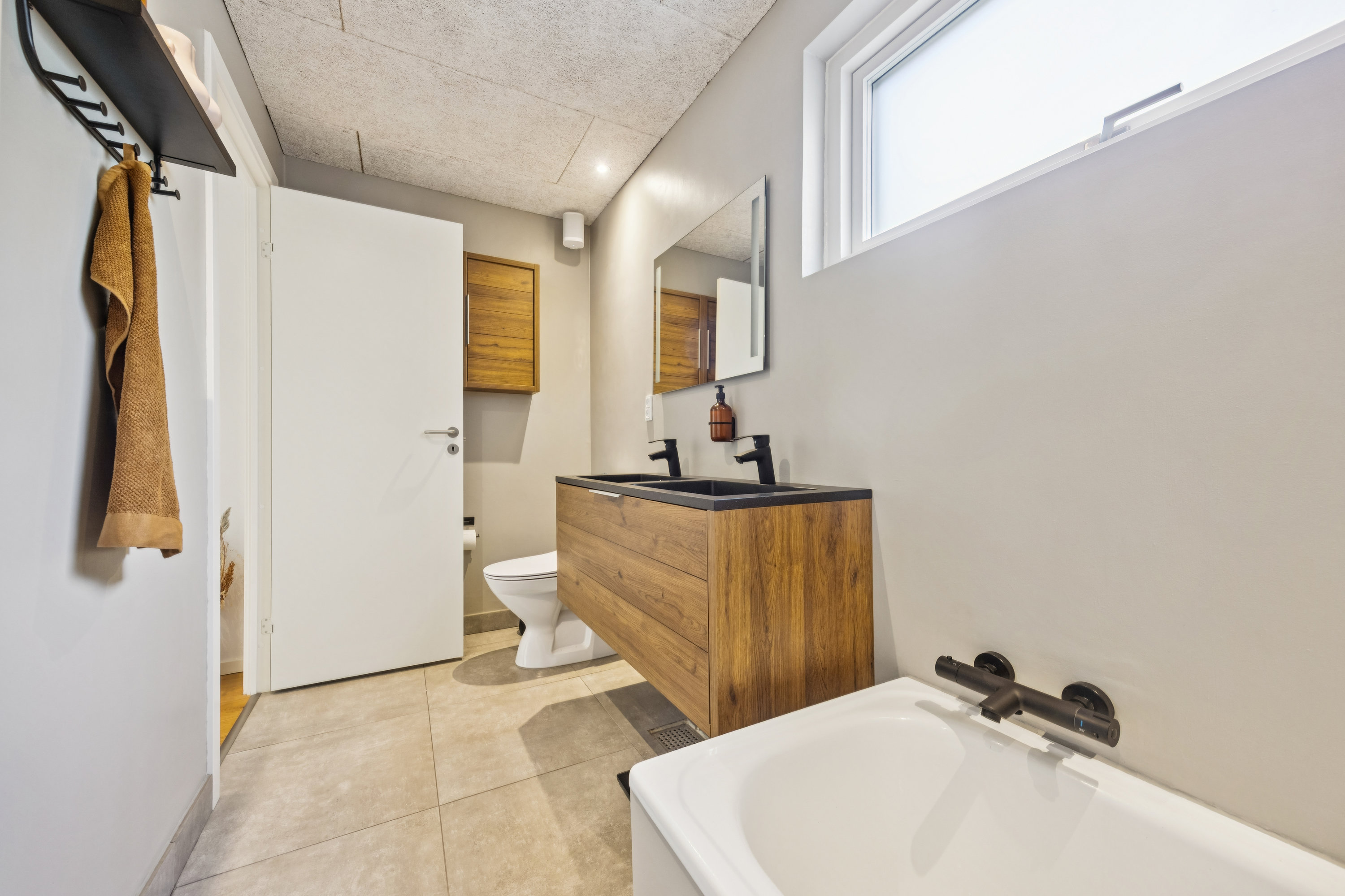 Fremhævet badeværelse billede i fuldskærmstilstand. Billede af Tovesvej 34, Vejgaard, 9000 Aalborg