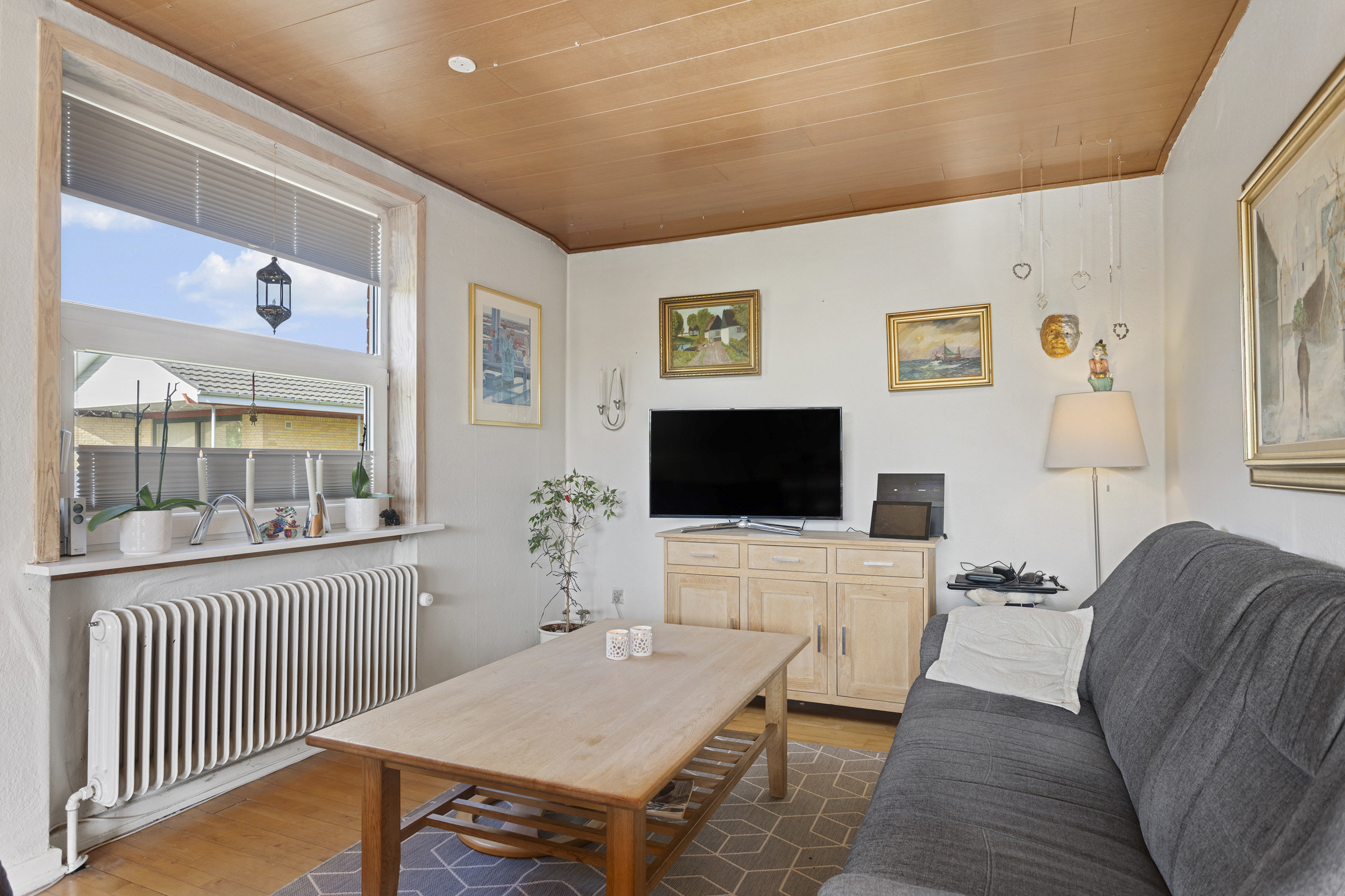 Fremhævet stue billede i fuldskærmstilstand. Billede af Toftevænget 37, 9300 Sæby