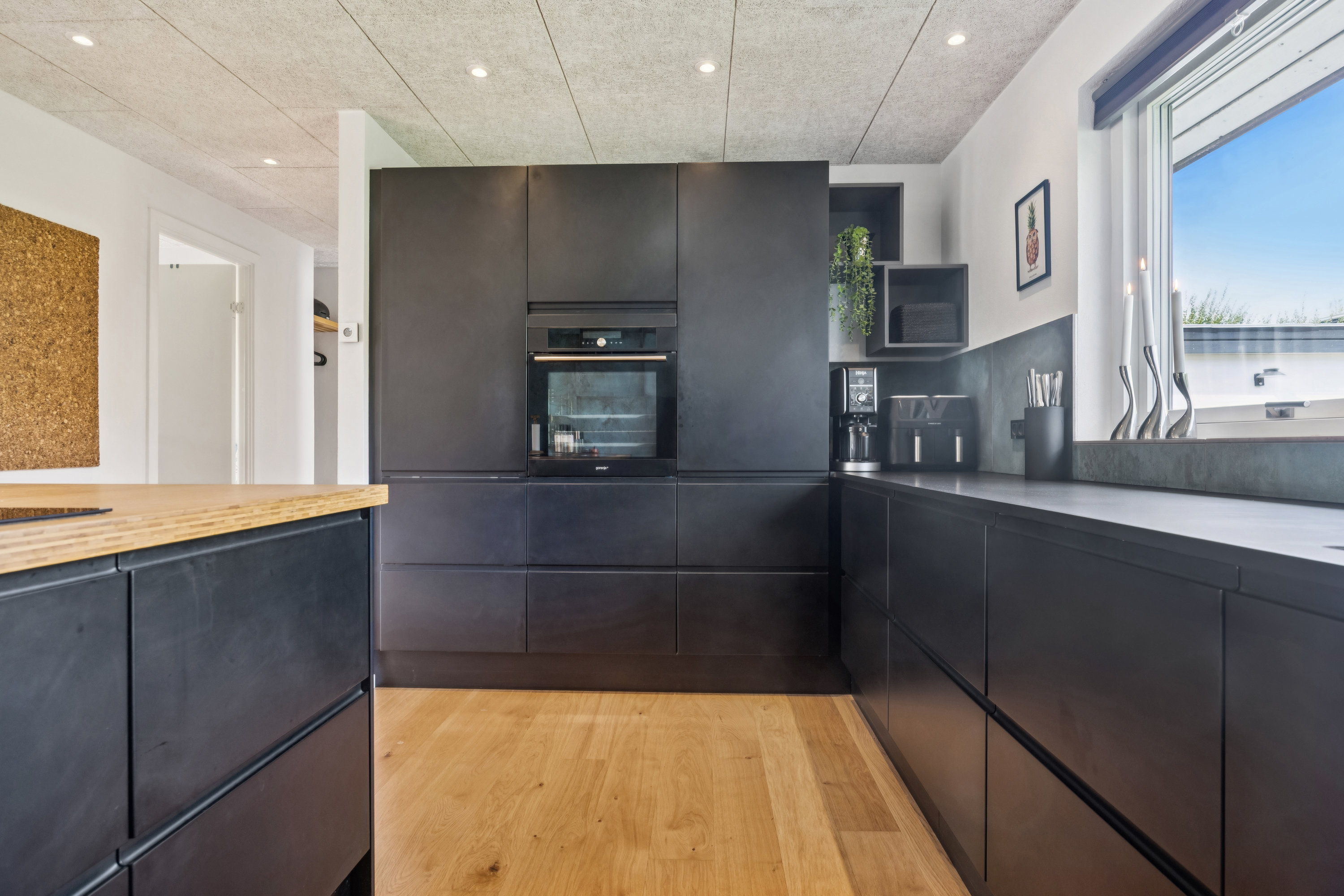 Fremhævet køkken billede i fuldskærmstilstand. Billede af Tovesvej 34, Vejgaard, 9000 Aalborg