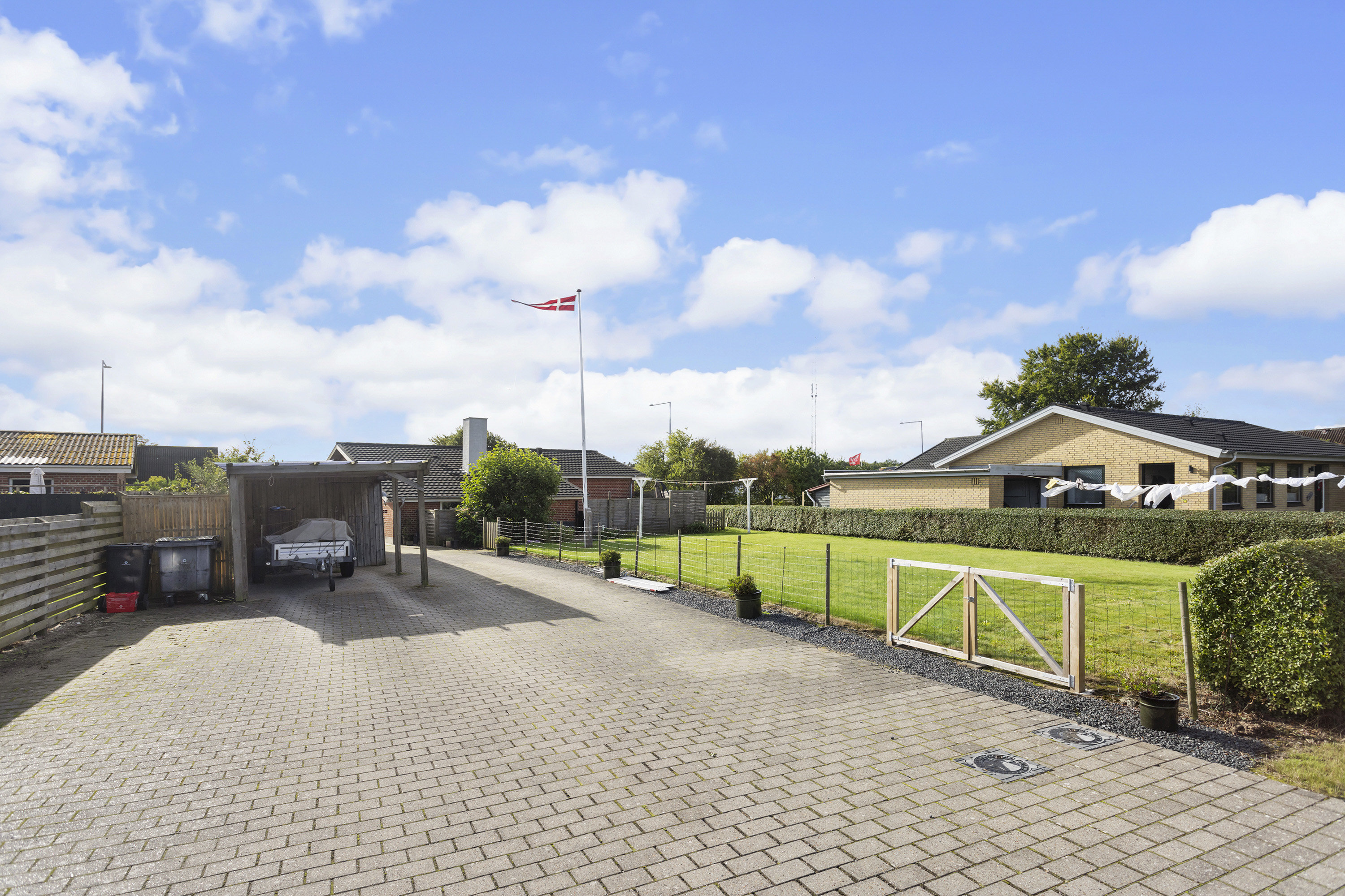 Miniaturebillede 1: indkørsel. Billede af Toftevænget 37, 9300 Sæby