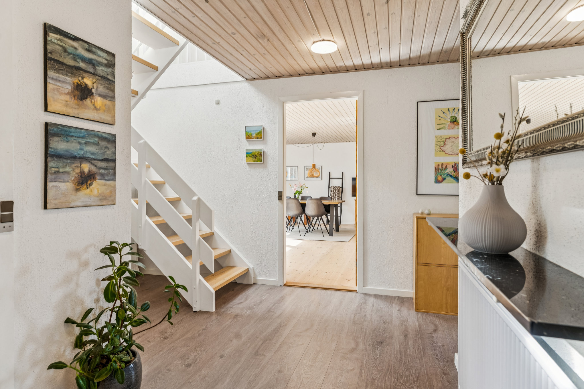 Fremhævet gang billede i fuldskærmstilstand. Billede af Bjarkesvej 11, 8960 Randers SØ