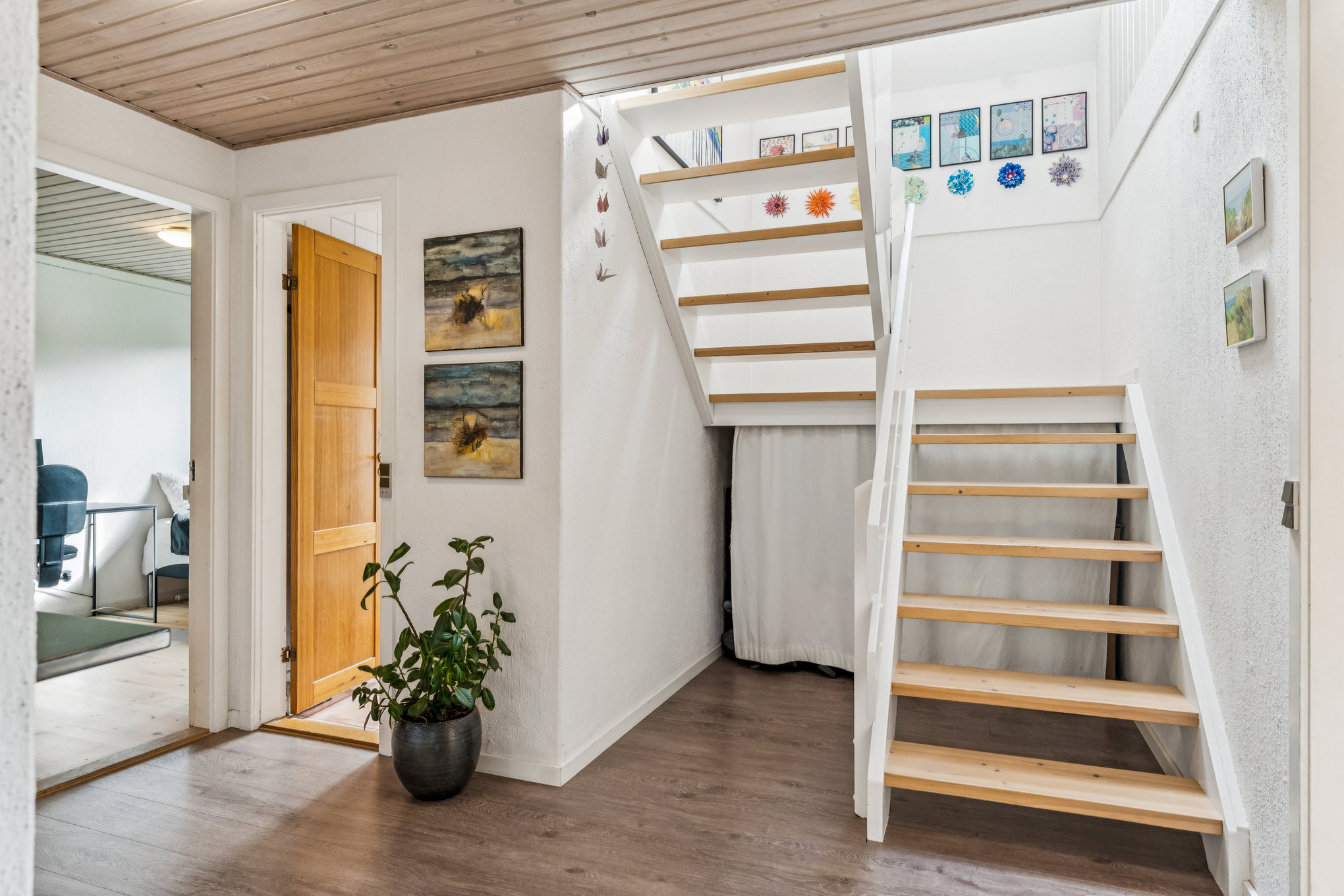 Fremhævet gang billede i fuldskærmstilstand. Billede af Bjarkesvej 11, 8960 Randers SØ