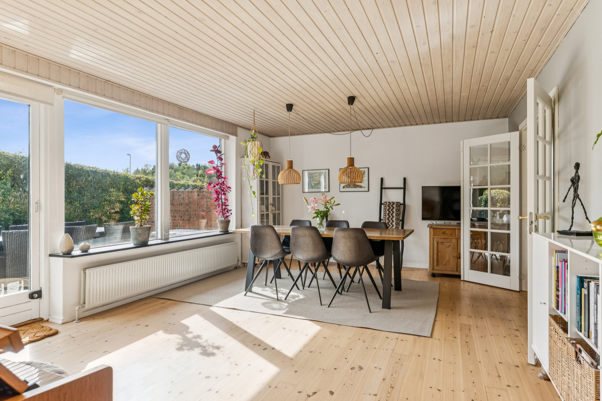 Fremhævet stue billede i fuldskærmstilstand. Billede af Bjarkesvej 11, 8960 Randers SØ