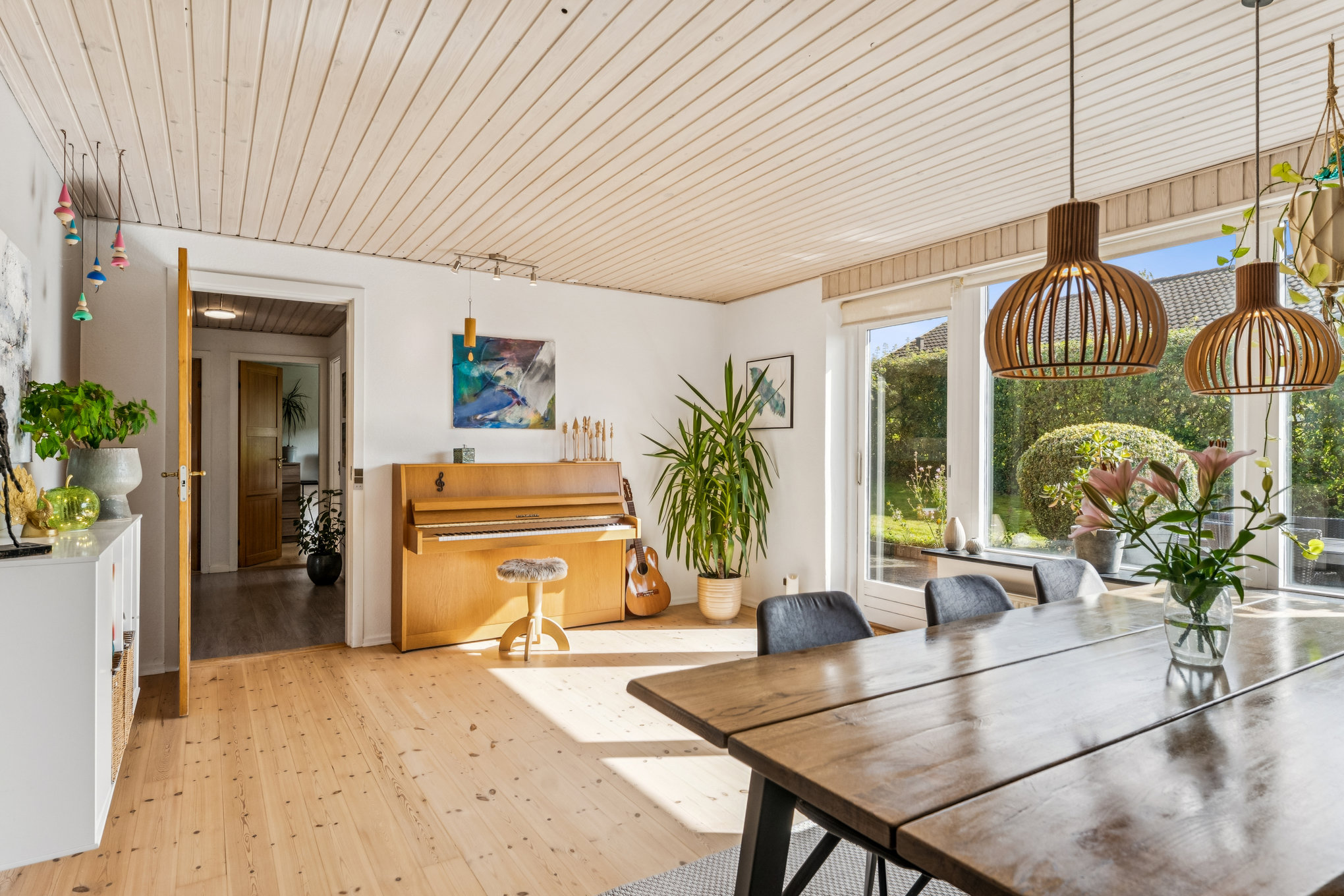 Fremhævet stue billede i fuldskærmstilstand. Billede af Bjarkesvej 11, 8960 Randers SØ