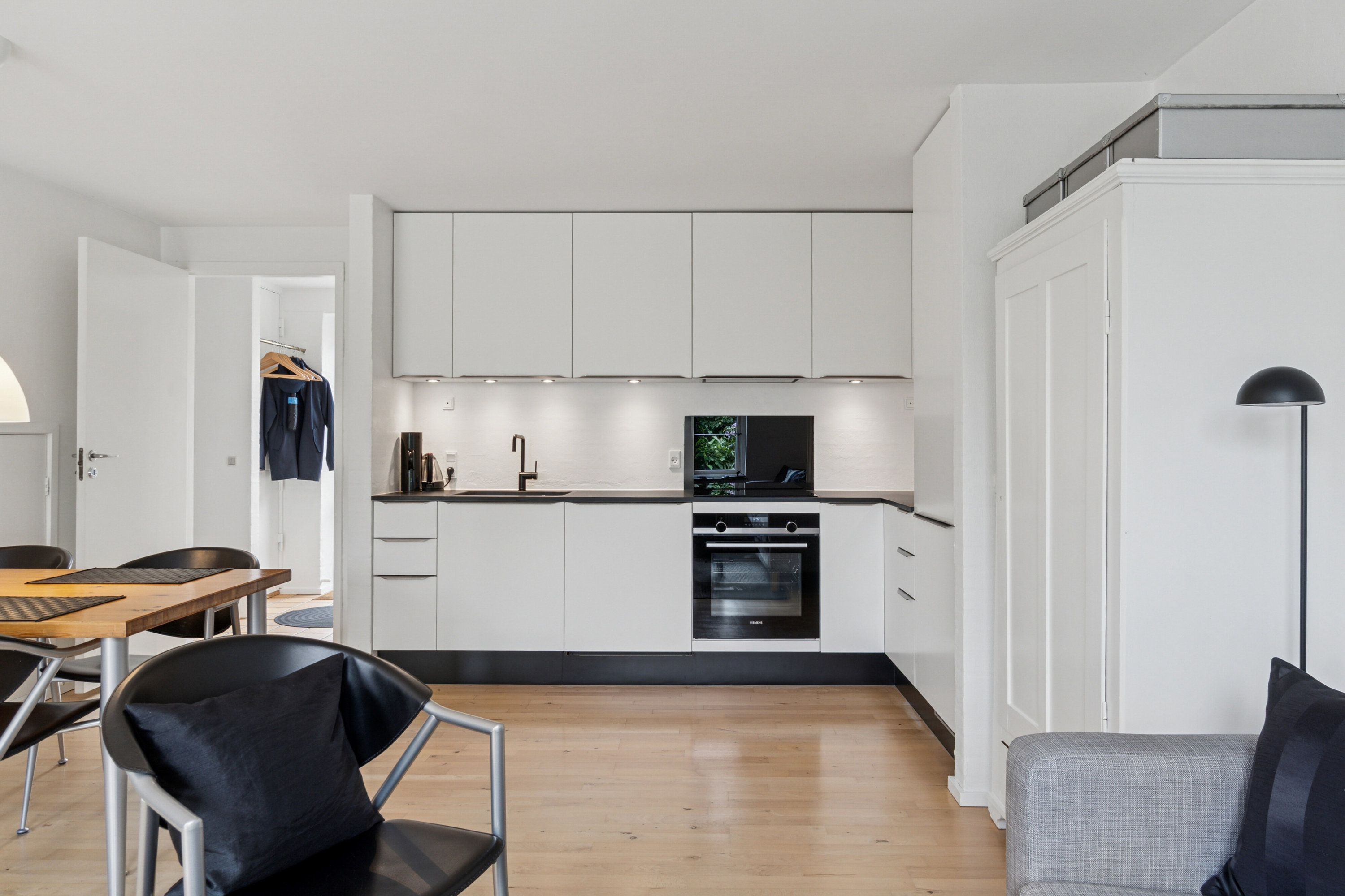 Fremhævet køkken billede i fuldskærmstilstand. Billede af Høstvej 6H, 2800 Kongens Lyngby