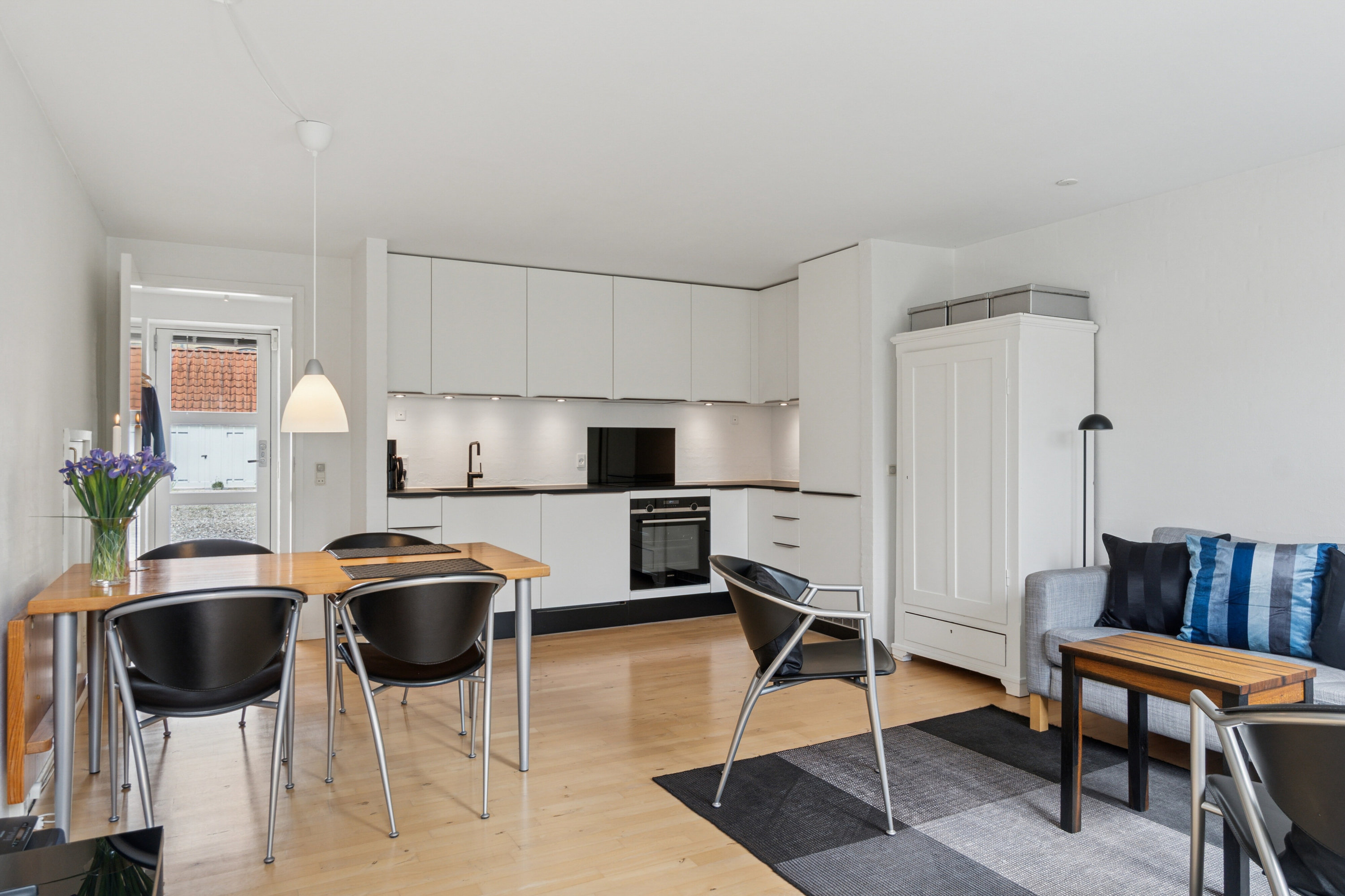 Fremhævet stue billede i fuldskærmstilstand. Billede af Høstvej 6H, 2800 Kongens Lyngby