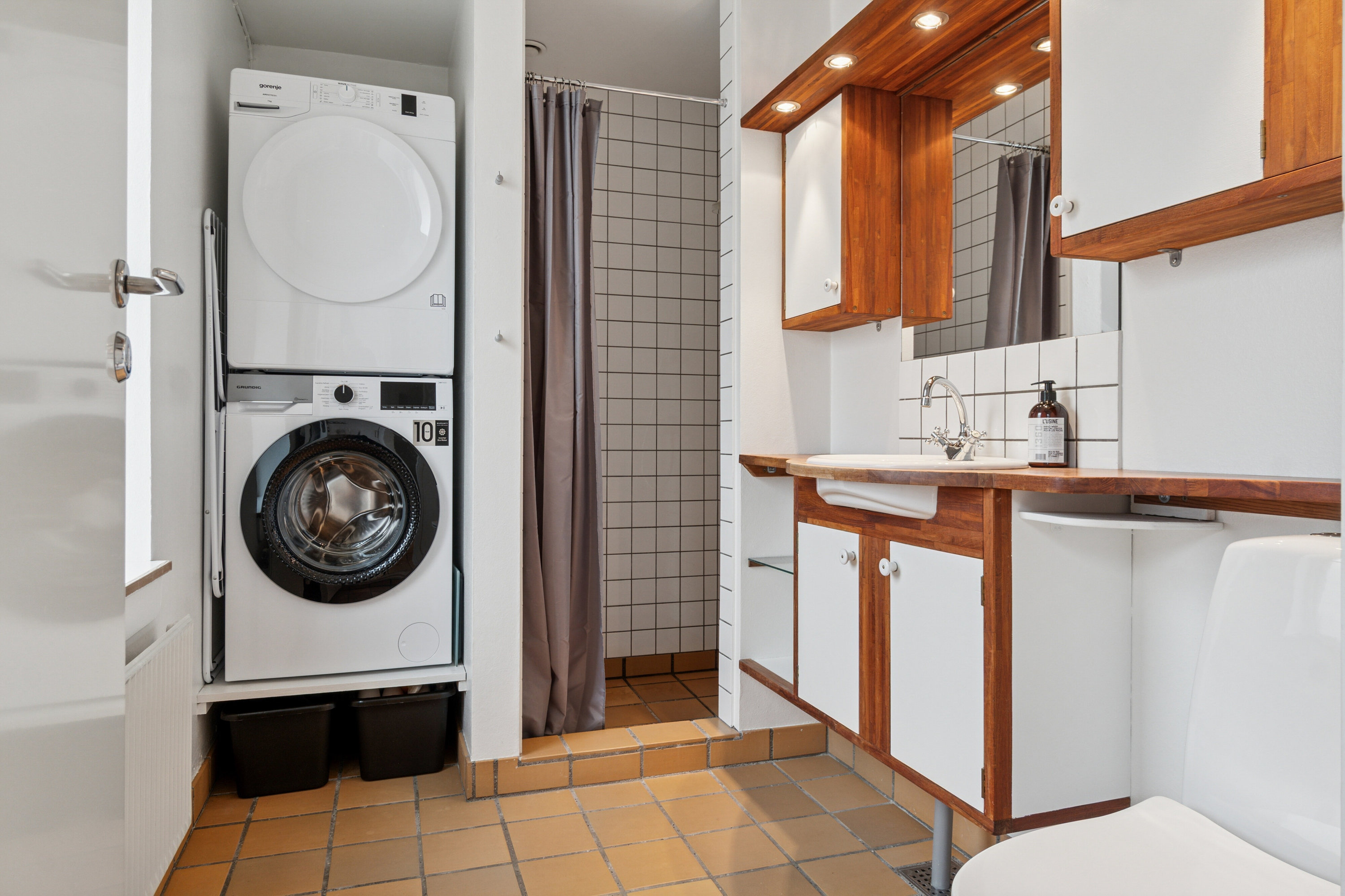 Fremhævet badeværelse billede i fuldskærmstilstand. Billede af Høstvej 6H, 2800 Kongens Lyngby