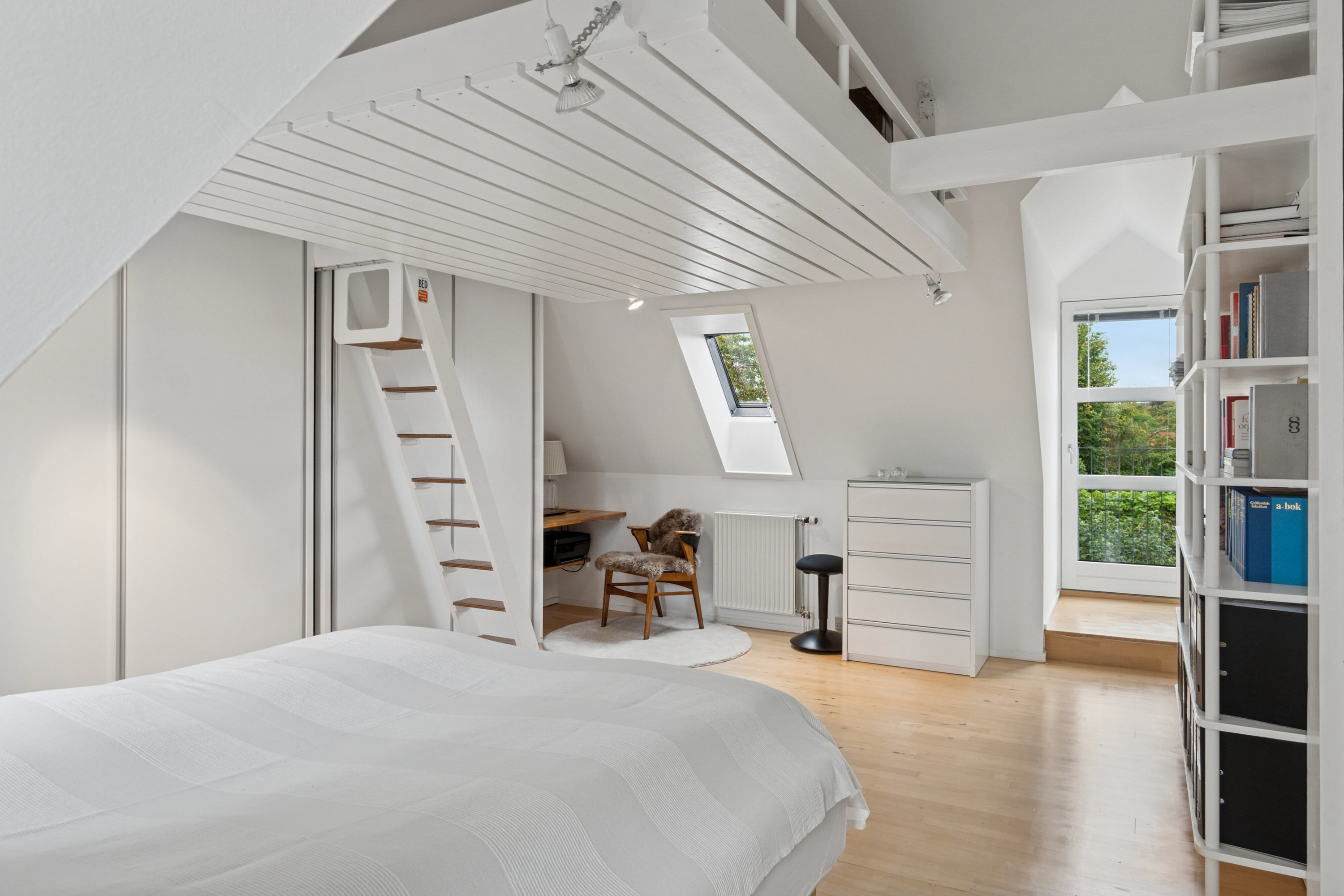 Fremhævet soveværelse billede i fuldskærmstilstand. Billede af Høstvej 6H, 2800 Kongens Lyngby