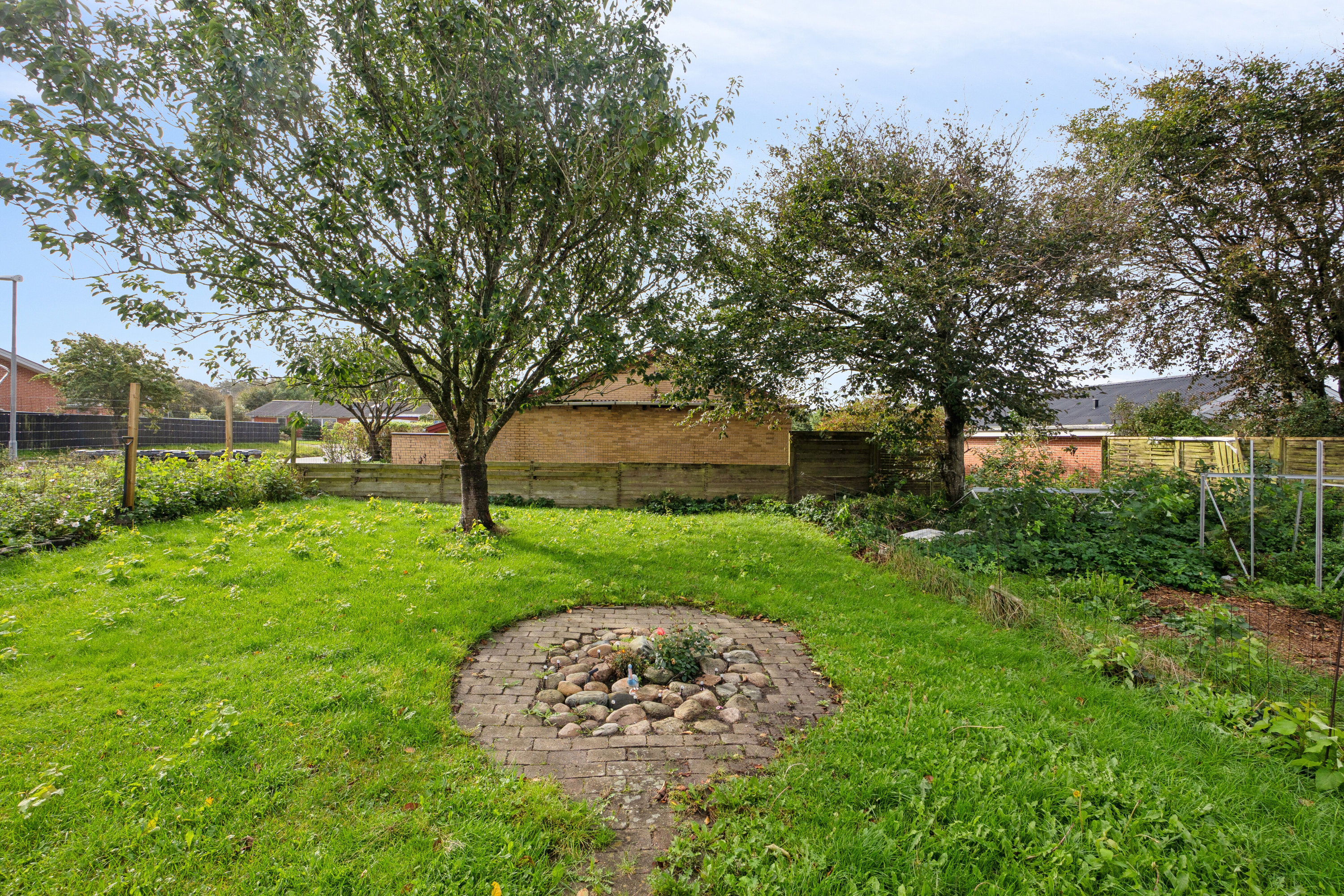 Fremhævet set fra haven billede i fuldskærmstilstand. Billede af Provst Bendixvej 13, 7770 Vestervig