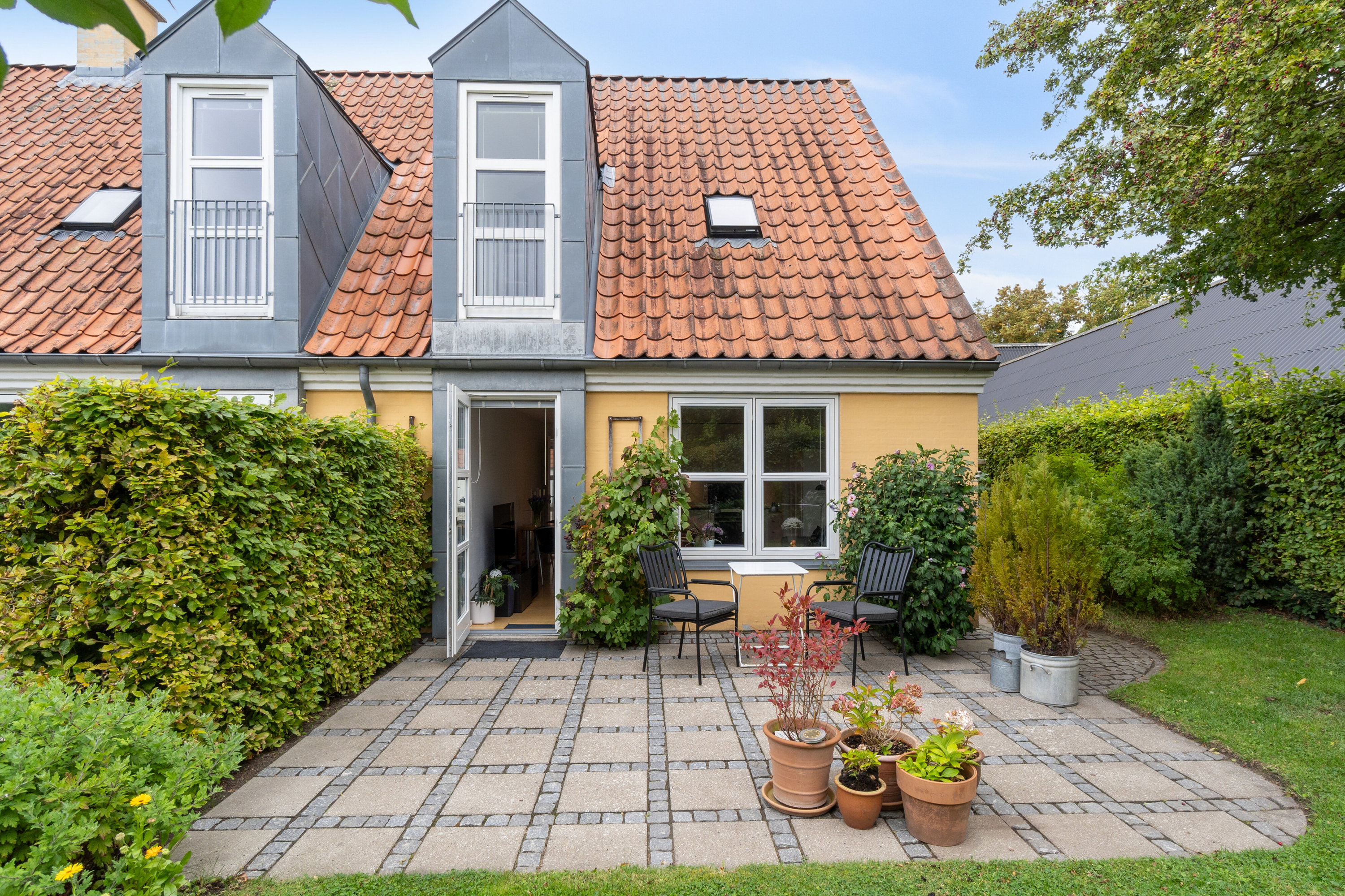 Fremhævet set fra haven billede i fuldskærmstilstand. Billede af Høstvej 6H, 2800 Kongens Lyngby