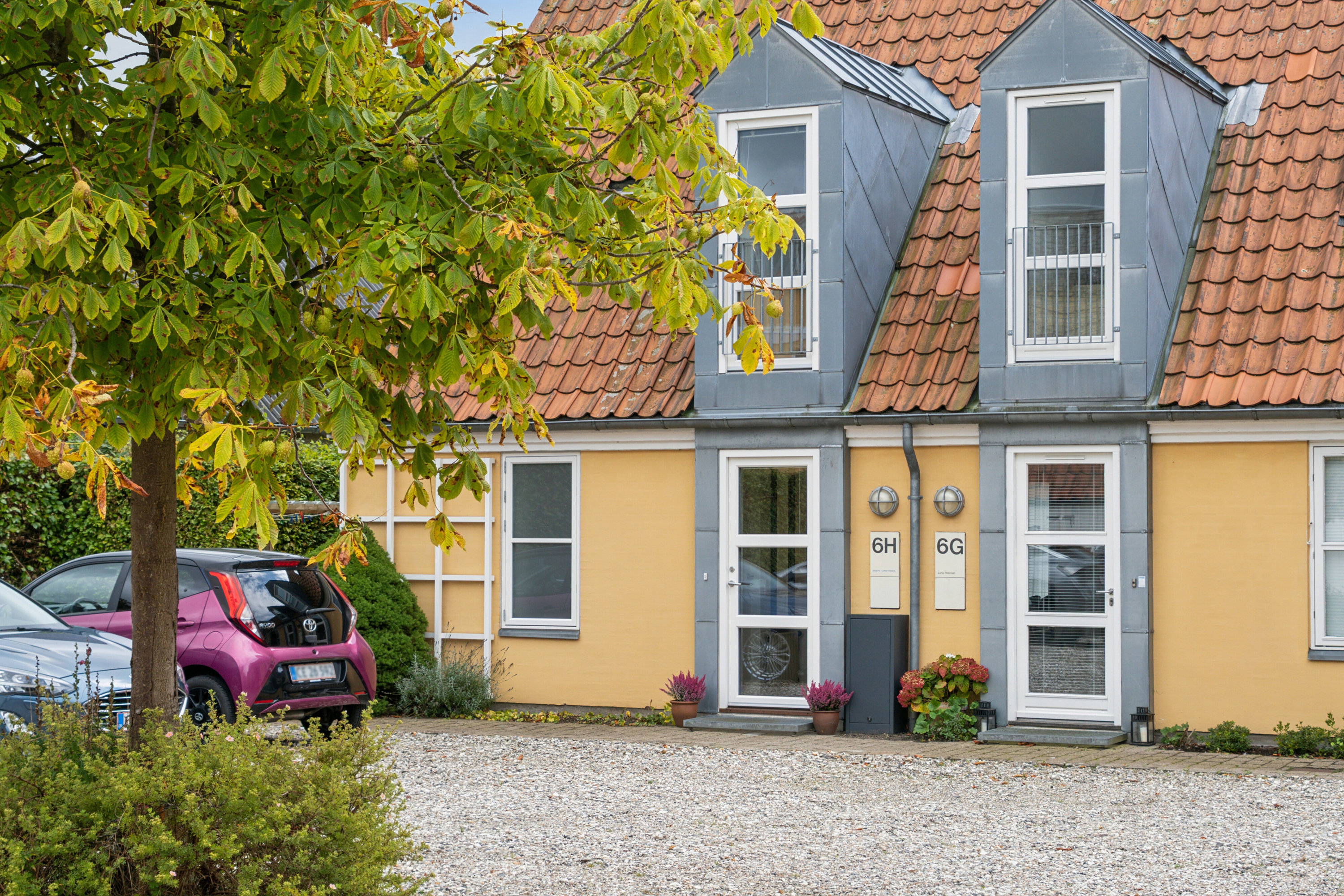 Fremhævet udendørs billede i fuldskærmstilstand. Billede af Høstvej 6H, 2800 Kongens Lyngby