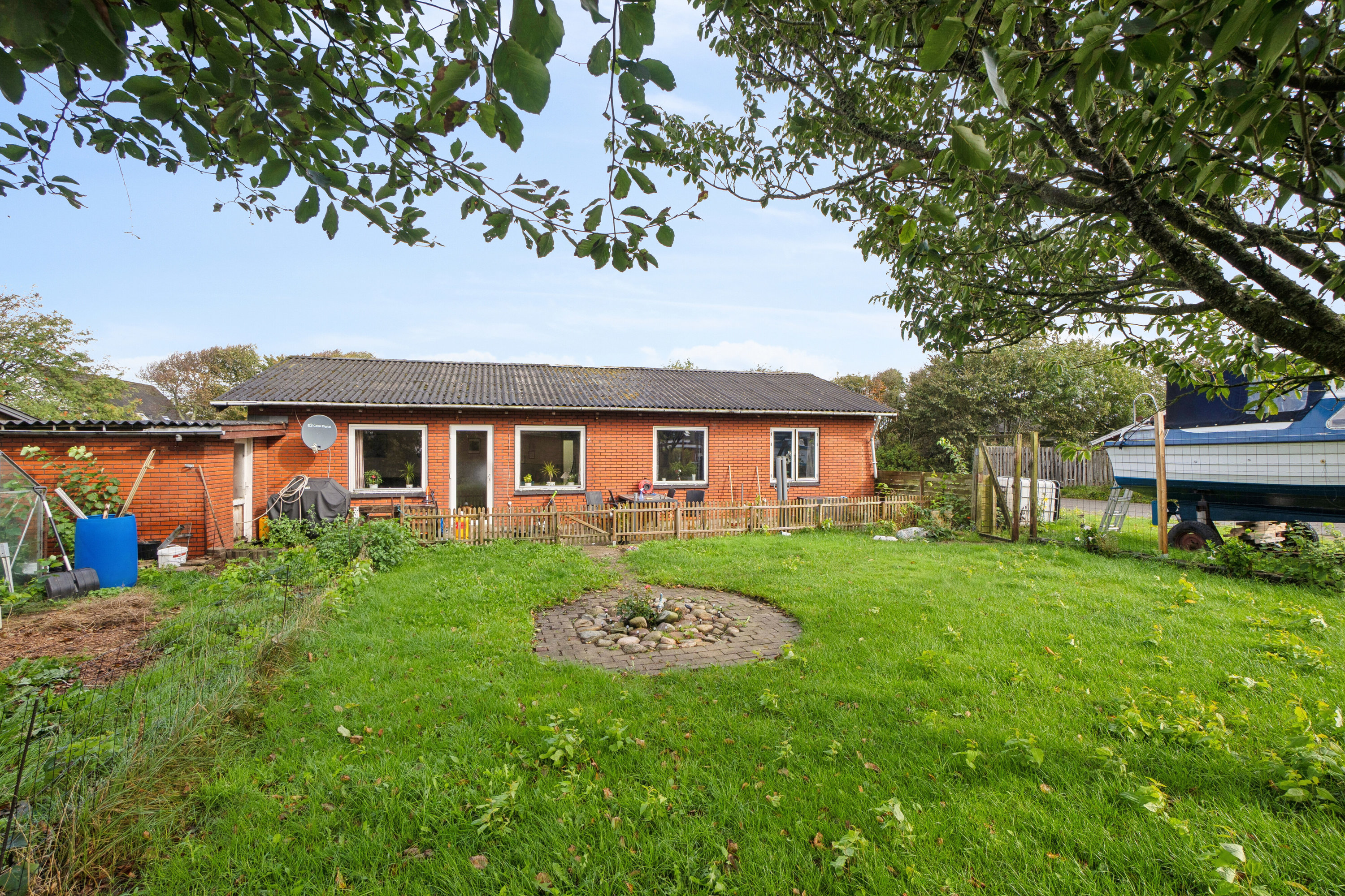 Miniaturebillede 1: set fra haven. Billede af Provst Bendixvej 13, 7770 Vestervig