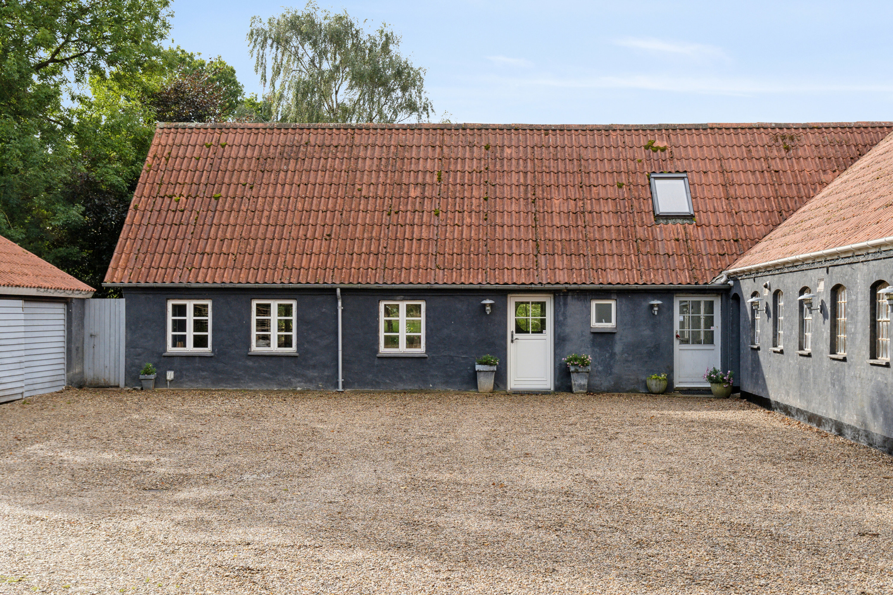 Fremhævet set fra vejen billede i fuldskærmstilstand. Billede af Bødkersmindevej 9, Thorning, 8620 Kjellerup