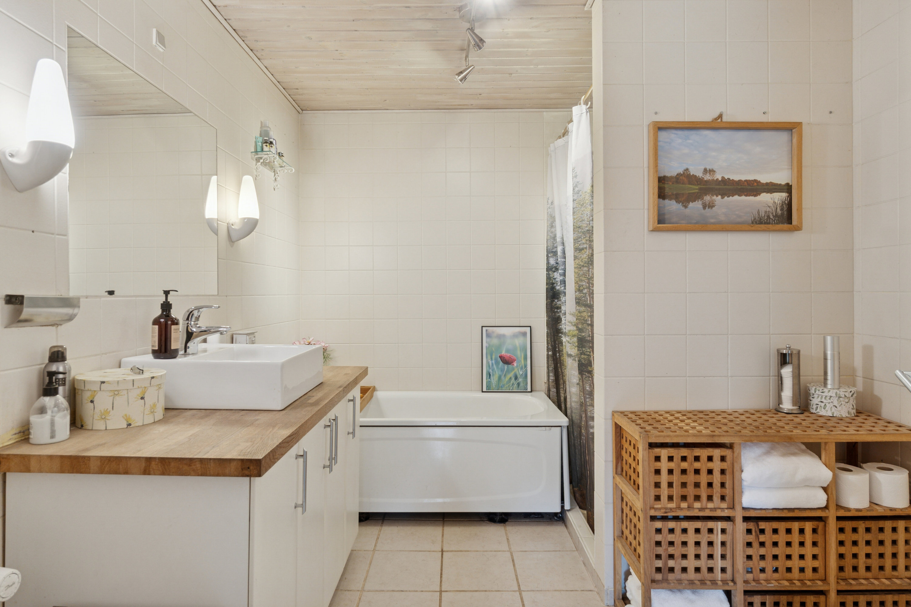 Fremhævet badeværelse billede i fuldskærmstilstand. Billede af Bødkersmindevej 9, Thorning, 8620 Kjellerup