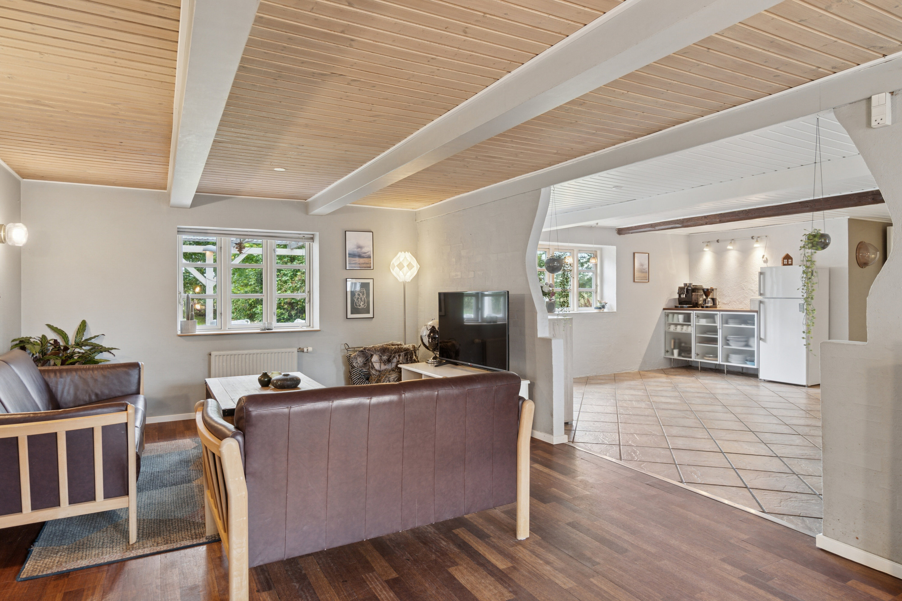 Fremhævet stue billede i fuldskærmstilstand. Billede af Bødkersmindevej 9, Thorning, 8620 Kjellerup