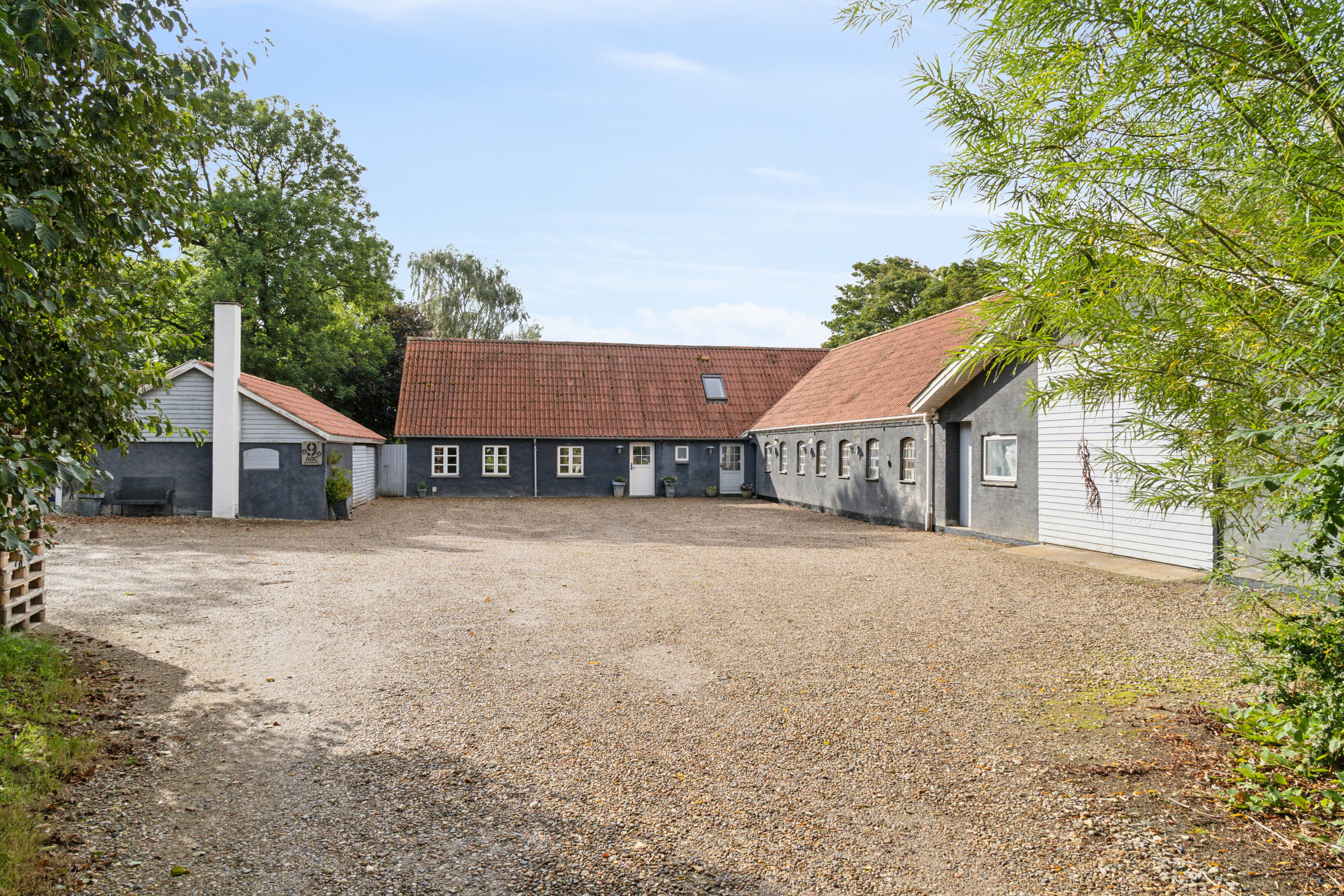 Fremhævet set fra vejen billede i fuldskærmstilstand. Billede af Bødkersmindevej 9, Thorning, 8620 Kjellerup