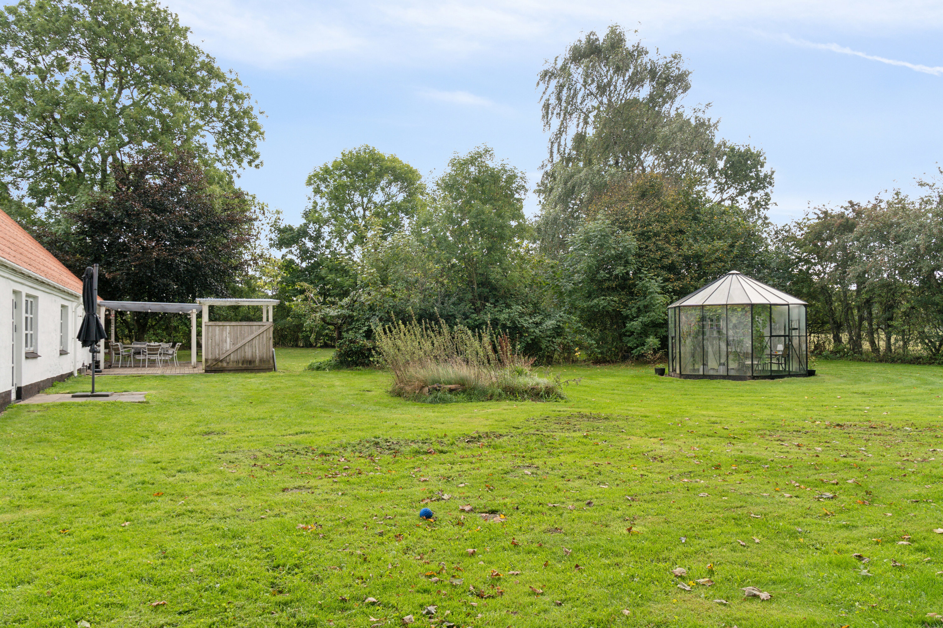 Fremhævet set fra haven billede i fuldskærmstilstand. Billede af Bødkersmindevej 9, Thorning, 8620 Kjellerup