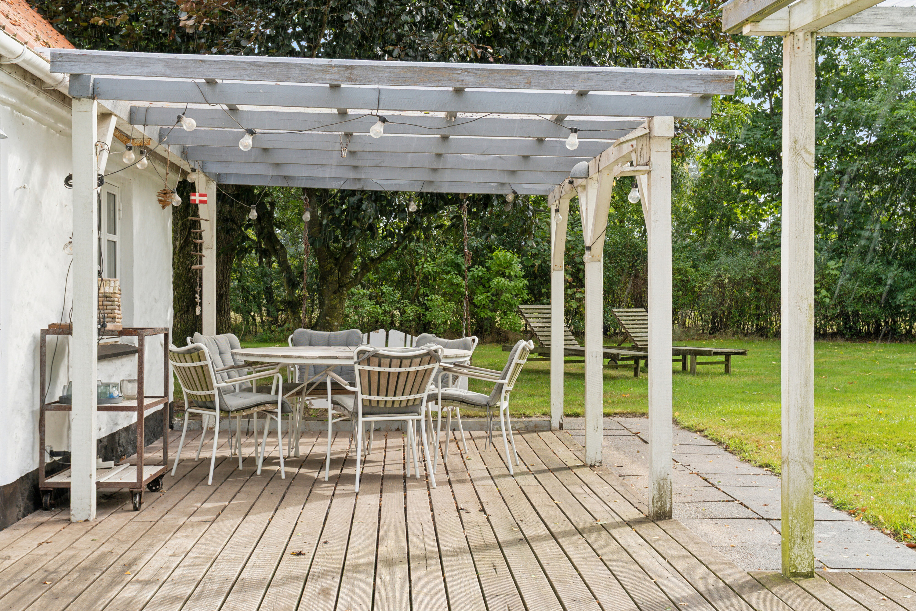 Fremhævet overdækket terrasse billede i fuldskærmstilstand. Billede af Bødkersmindevej 9, Thorning, 8620 Kjellerup