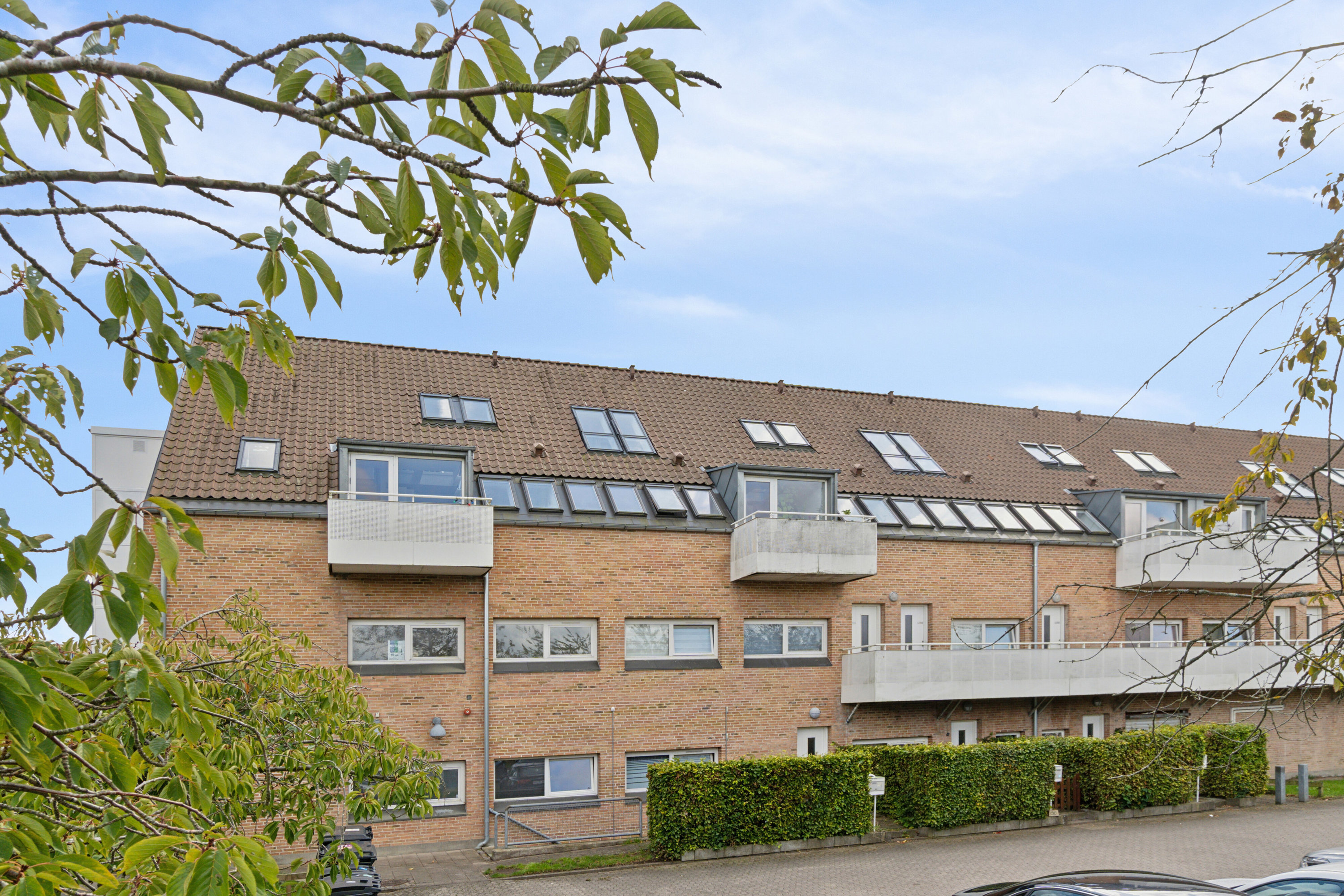 Fremhævet facade billede i fuldskærmstilstand. Billede af Egeskoven 240, 1., 2600 Glostrup