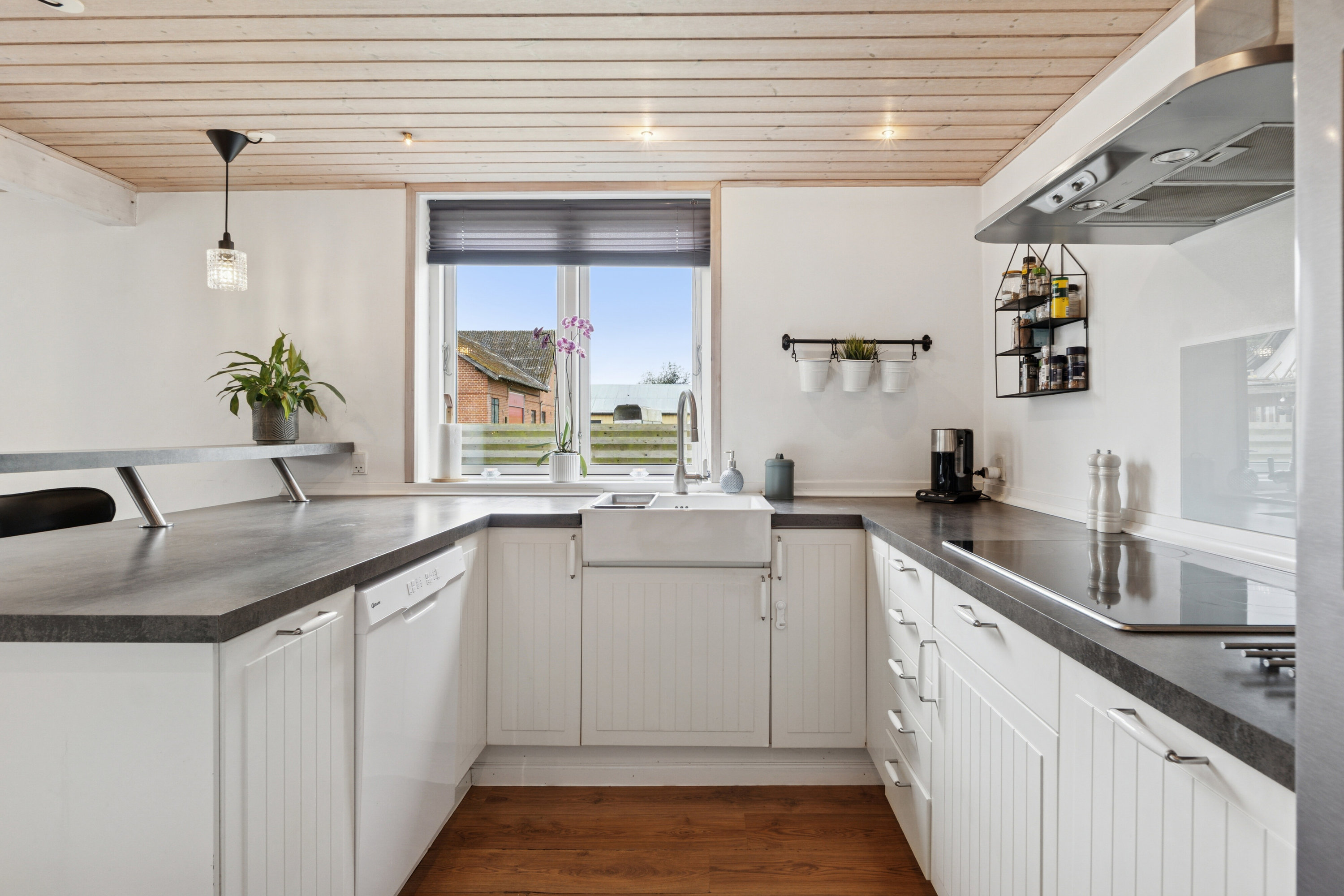 Fremhævet køkken billede i fuldskærmstilstand. Billede af Vesterskovvej 9, Bårse, 4750 Lundby