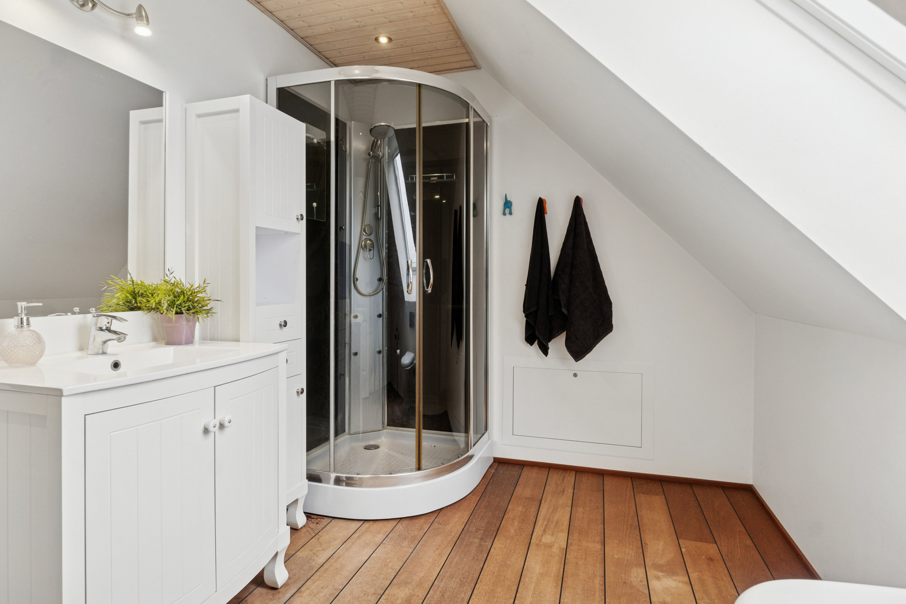 Fremhævet badeværelse billede i fuldskærmstilstand. Billede af Vesterskovvej 9, Bårse, 4750 Lundby