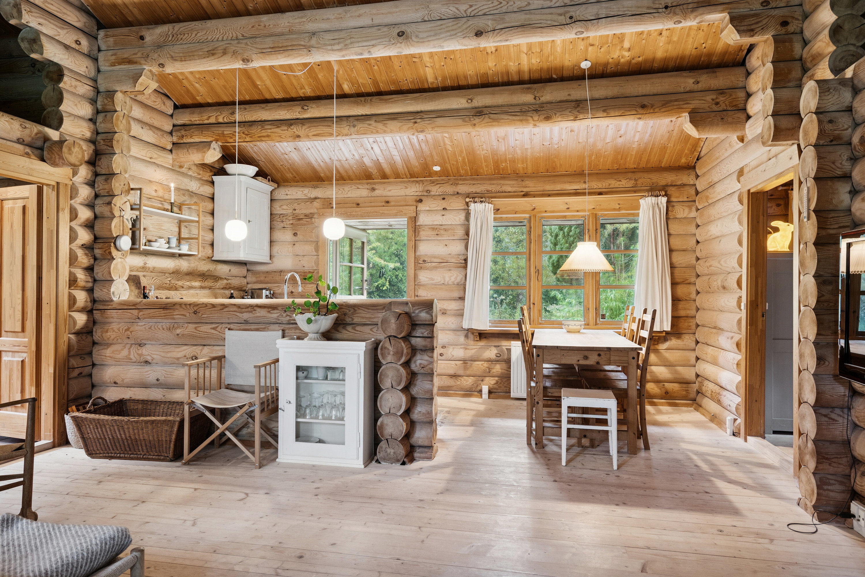 Fremhævet stue billede i fuldskærmstilstand. Billede af Spurvevej 19, Ellinge Lyng, 4560 Vig