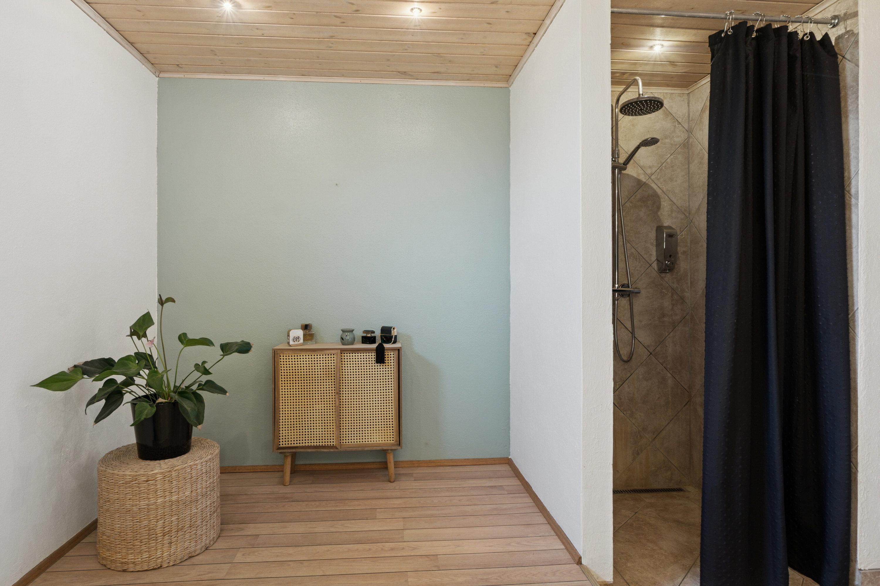 Fremhævet indendørs billede i fuldskærmstilstand. Billede af Vesterskovvej 9, Bårse, 4750 Lundby