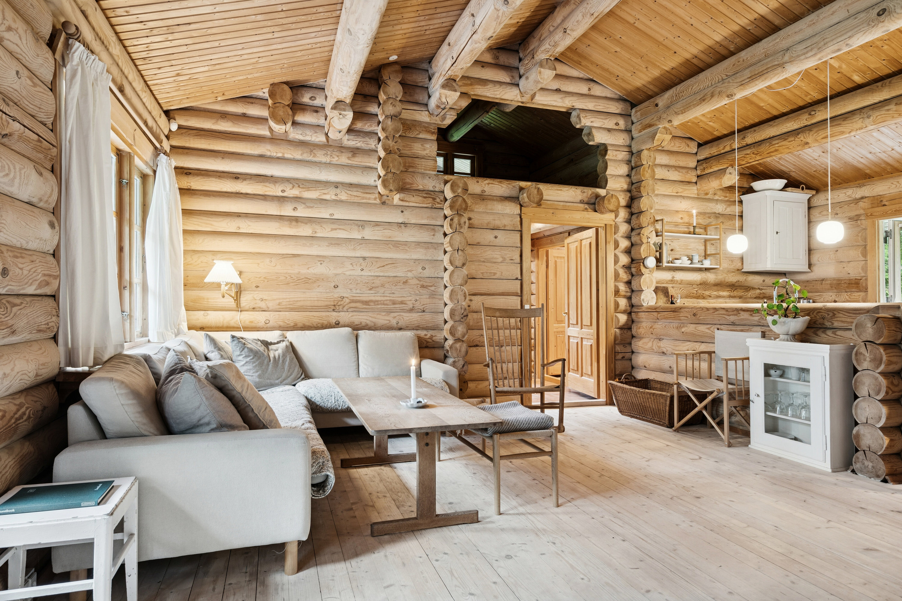 Fremhævet stue billede i fuldskærmstilstand. Billede af Spurvevej 19, Ellinge Lyng, 4560 Vig