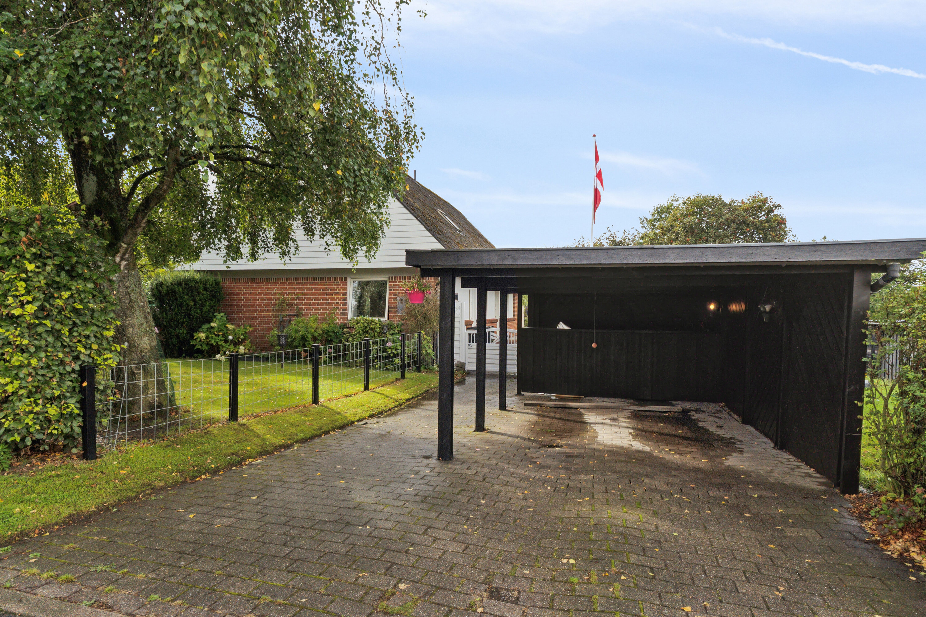 Miniaturebillede 1: set fra vejen. Billede af Eskærvej 4, 9800 Hjørring