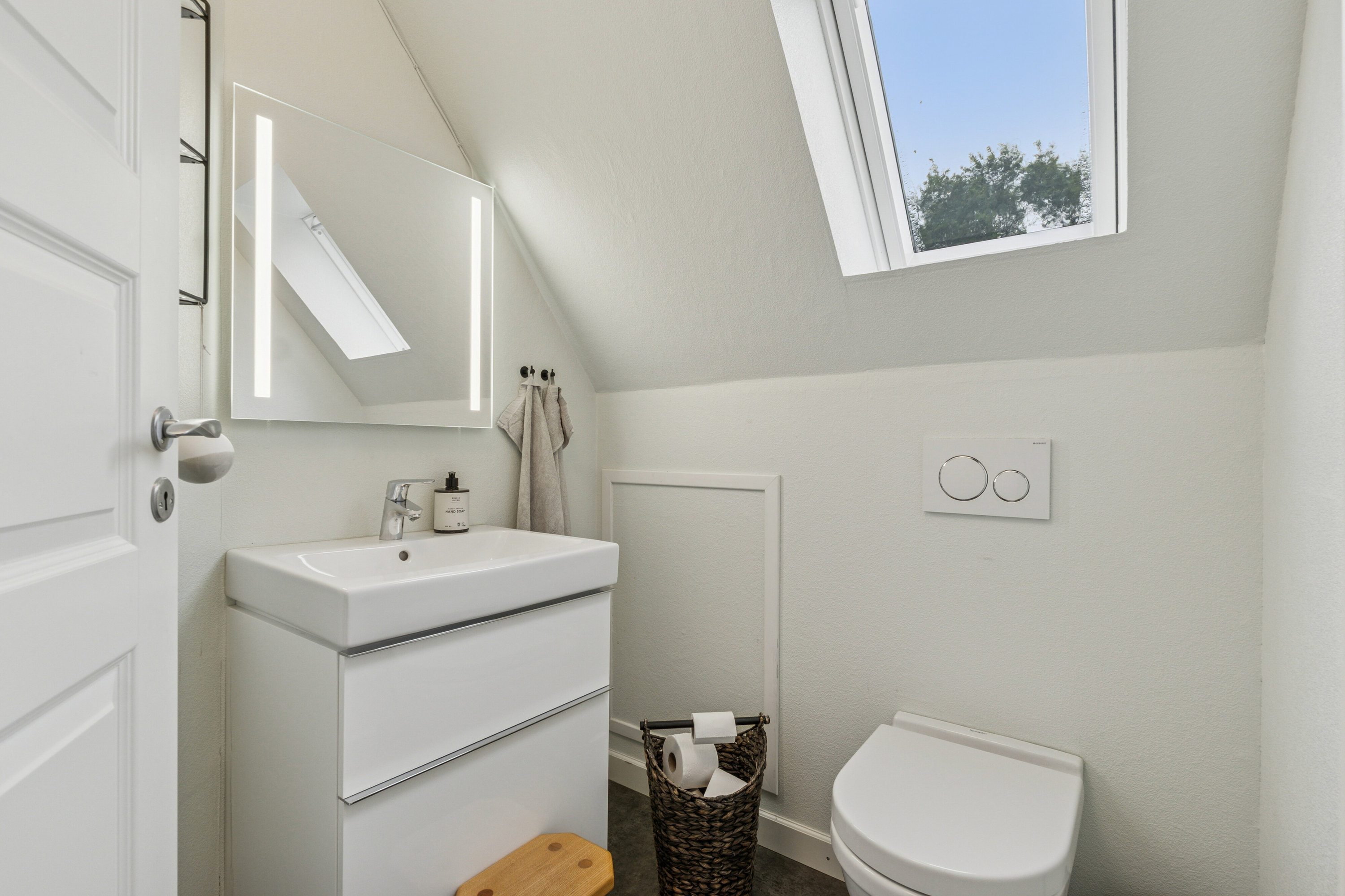 Fremhævet toilet billede i fuldskærmstilstand. Billede af Keldbjergvej 5, Keldbjerg, 6340 Kruså