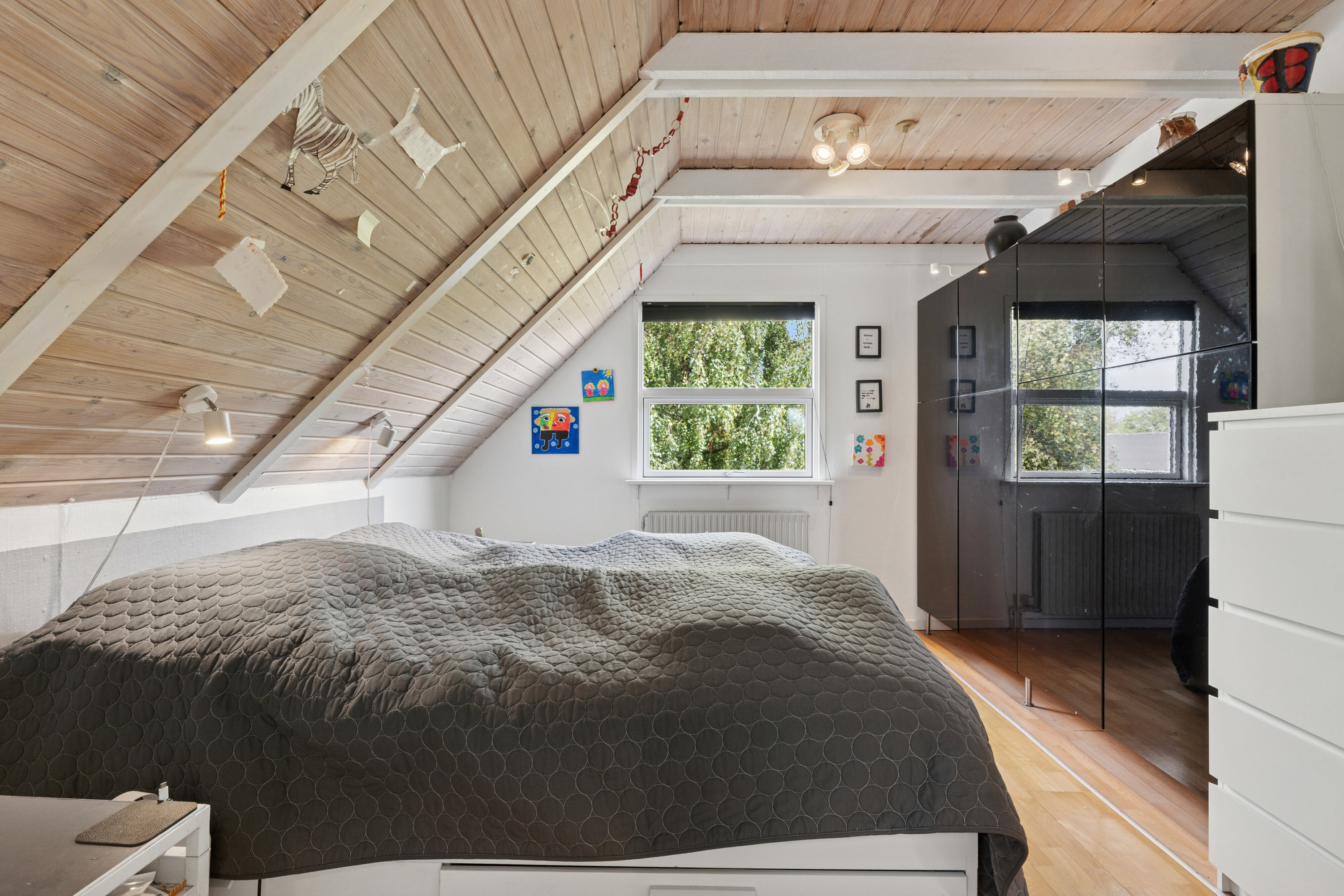 Fremhævet soveværelse billede i fuldskærmstilstand. Billede af Eskærvej 4, 9800 Hjørring