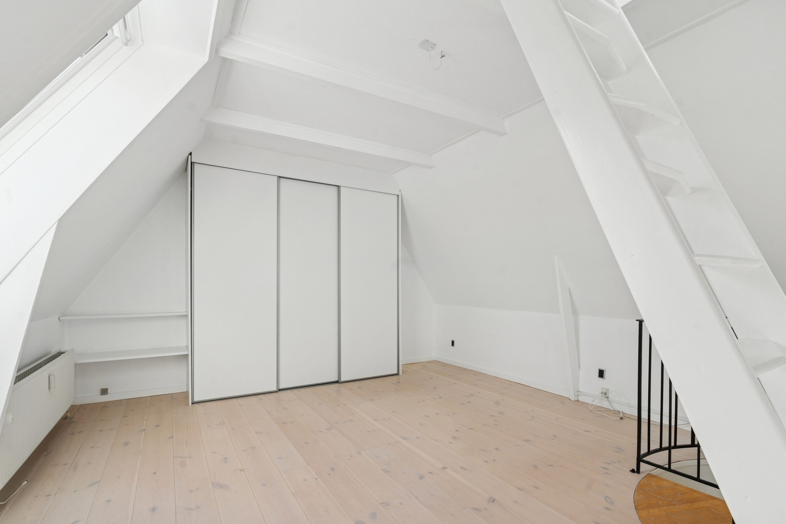 Fremhævet indendørs billede i fuldskærmstilstand. Billede af Nedergade 40, 1. tv., 5000 Odense C