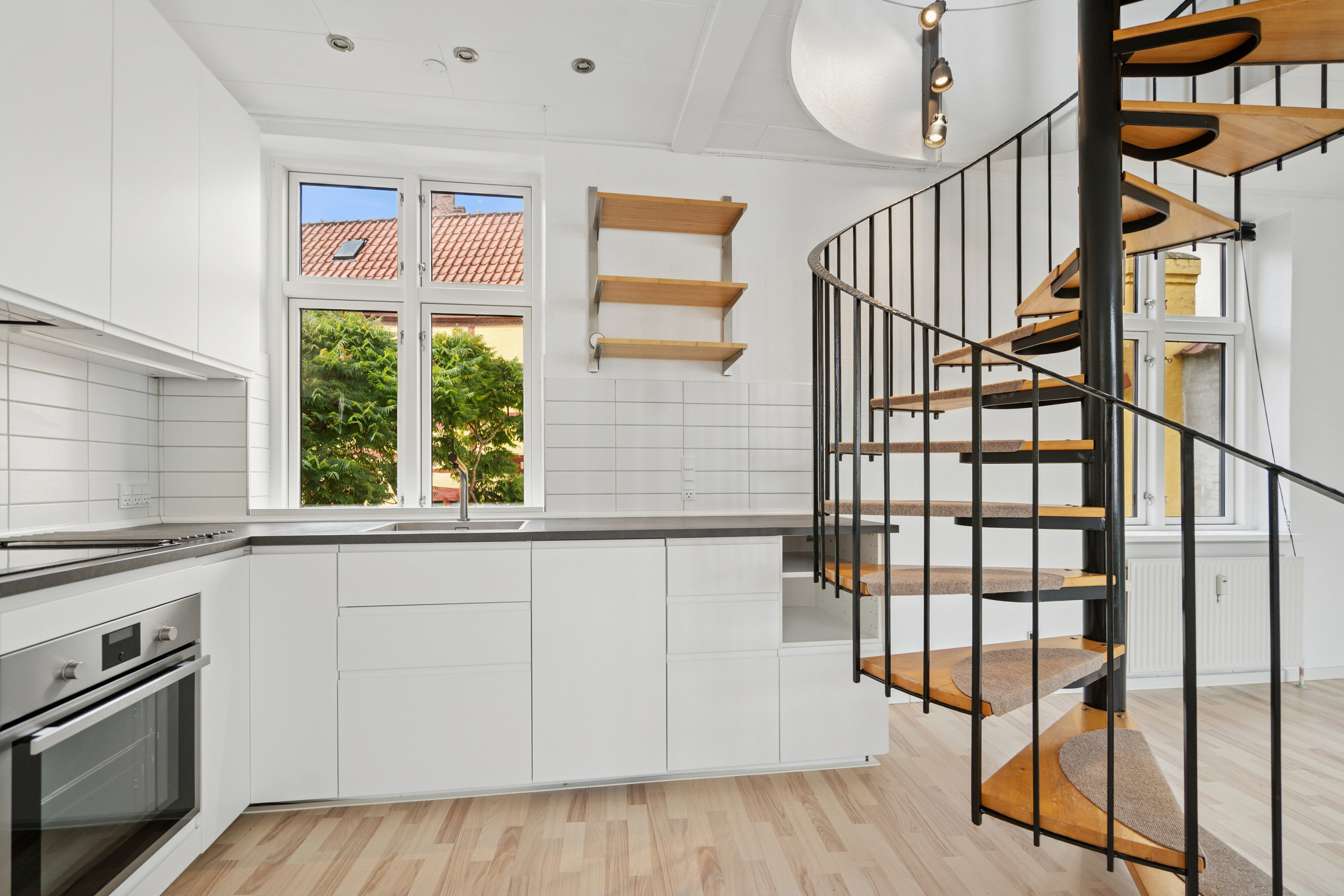 Fremhævet køkken billede i fuldskærmstilstand. Billede af Nedergade 40, 1. tv., 5000 Odense C