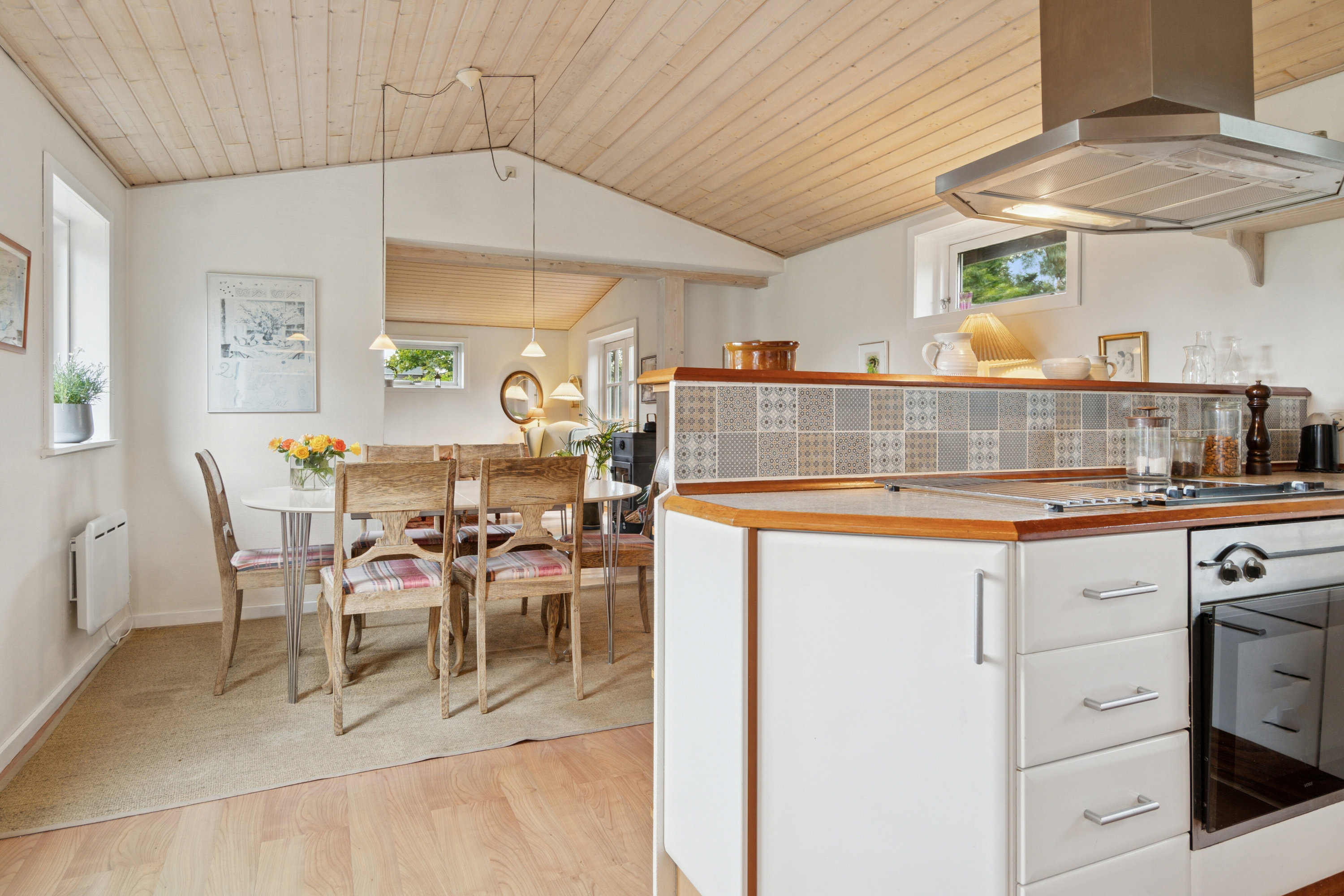 Fremhævet køkken billede i fuldskærmstilstand. Billede af Bakkeager 45, 4040 Jyllinge