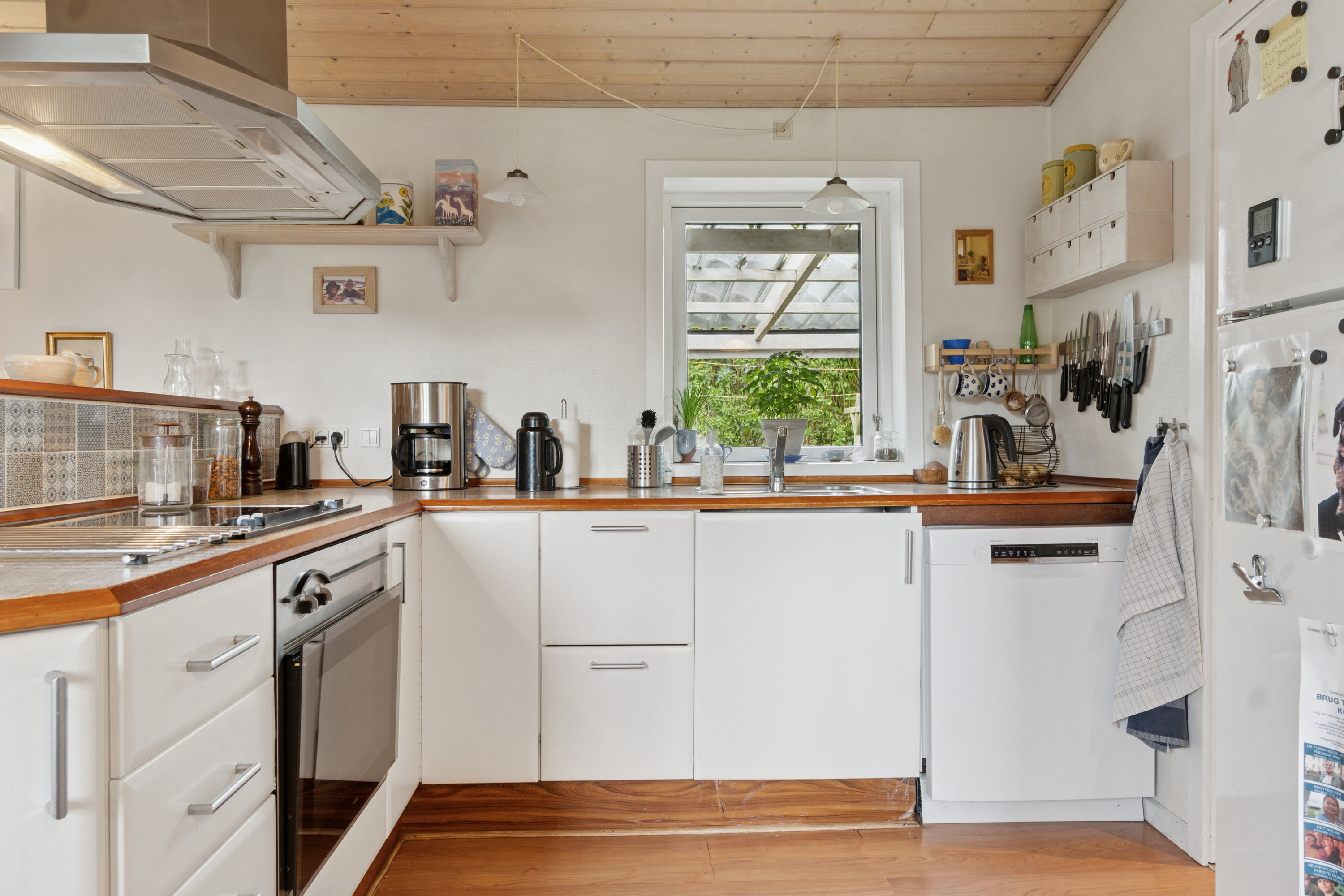 Fremhævet køkken billede i fuldskærmstilstand. Billede af Bakkeager 45, 4040 Jyllinge