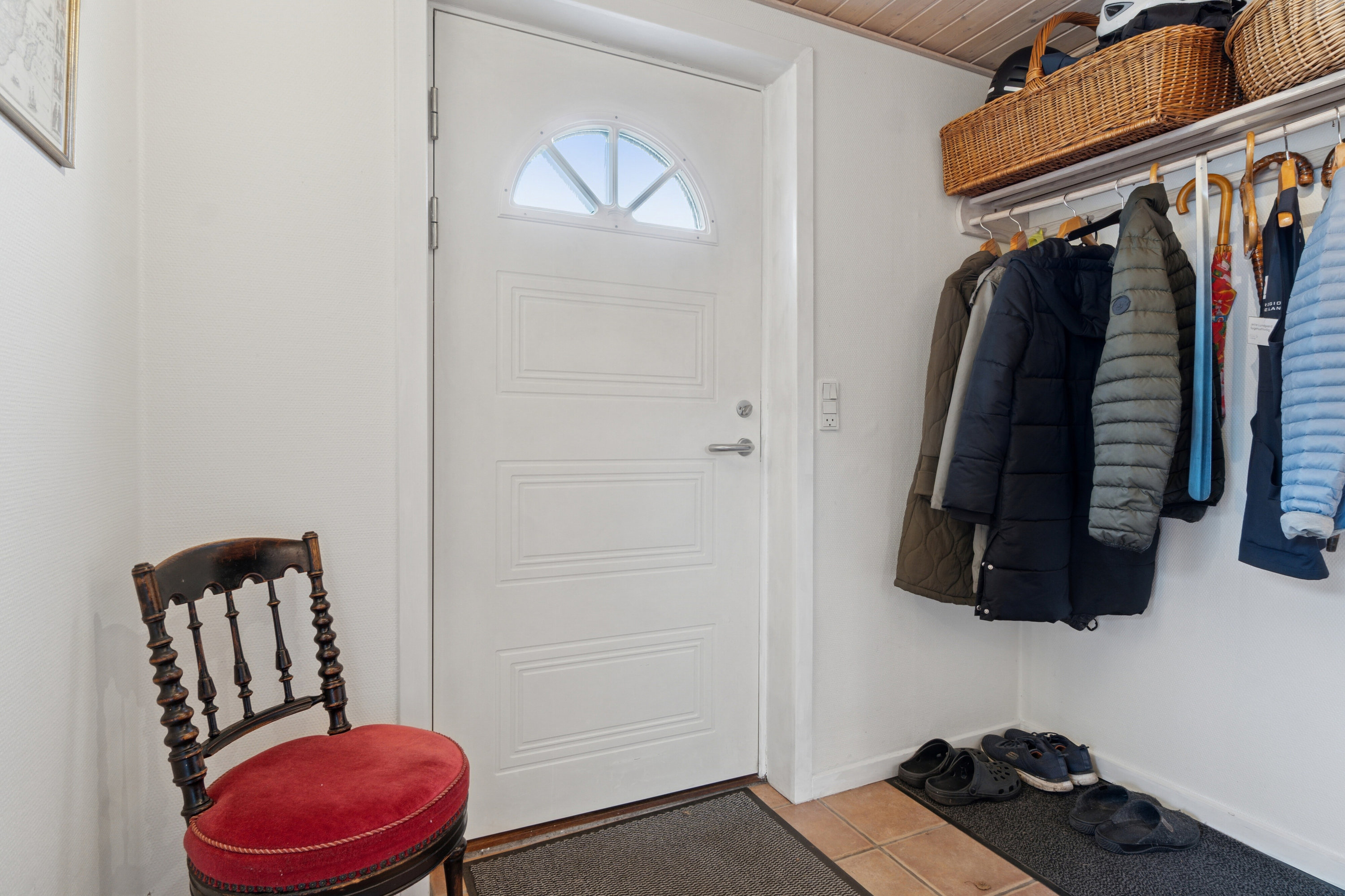 Fremhævet gang billede i fuldskærmstilstand. Billede af Bakkeager 45, 4040 Jyllinge