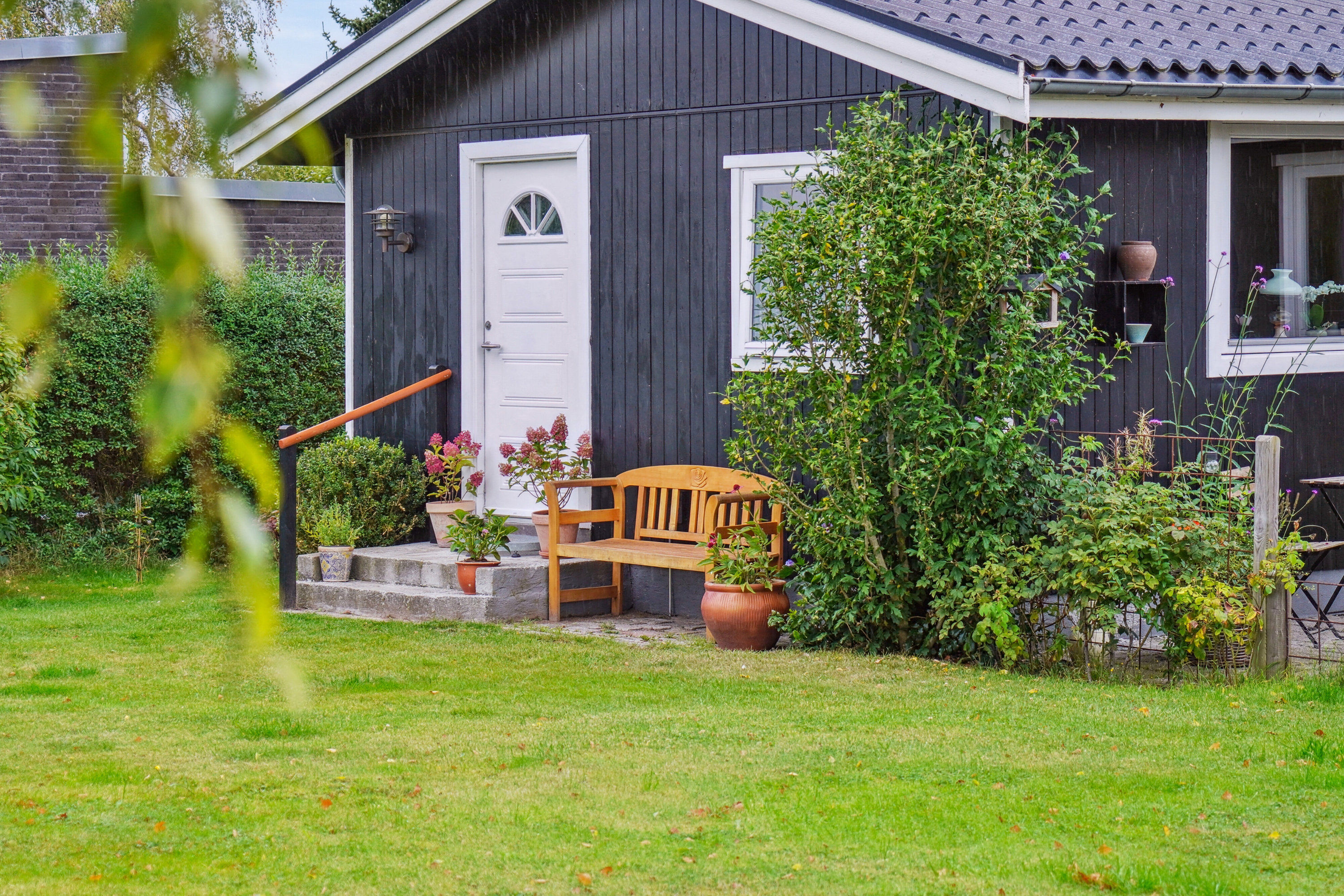 Fremhævet set fra haven billede i fuldskærmstilstand. Billede af Bakkeager 45, 4040 Jyllinge