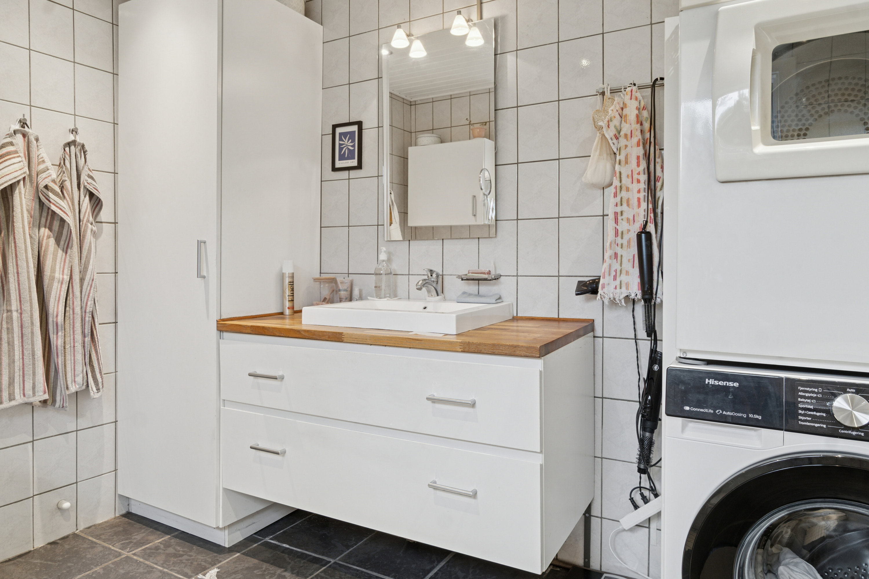 Fremhævet badeværelse billede i fuldskærmstilstand. Billede af Bakkeager 45, 4040 Jyllinge